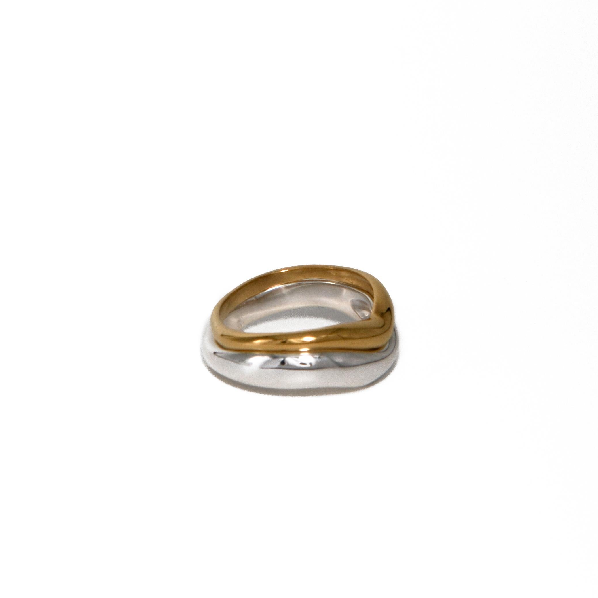 Im Angebot: Ruth Nyc Ripple Ring-Set, zweifarbiger Ring aus 14 Karat Gelb- und Weißgold () 4