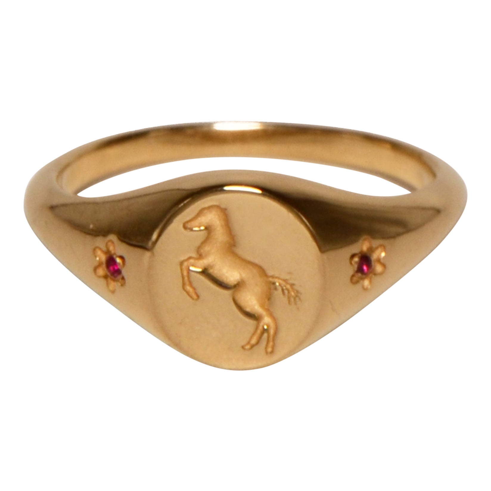 Im Angebot: Ruth Nyc x Teegewicht Pony Siegelring, 14k Gelbgold mit Rubinen ()