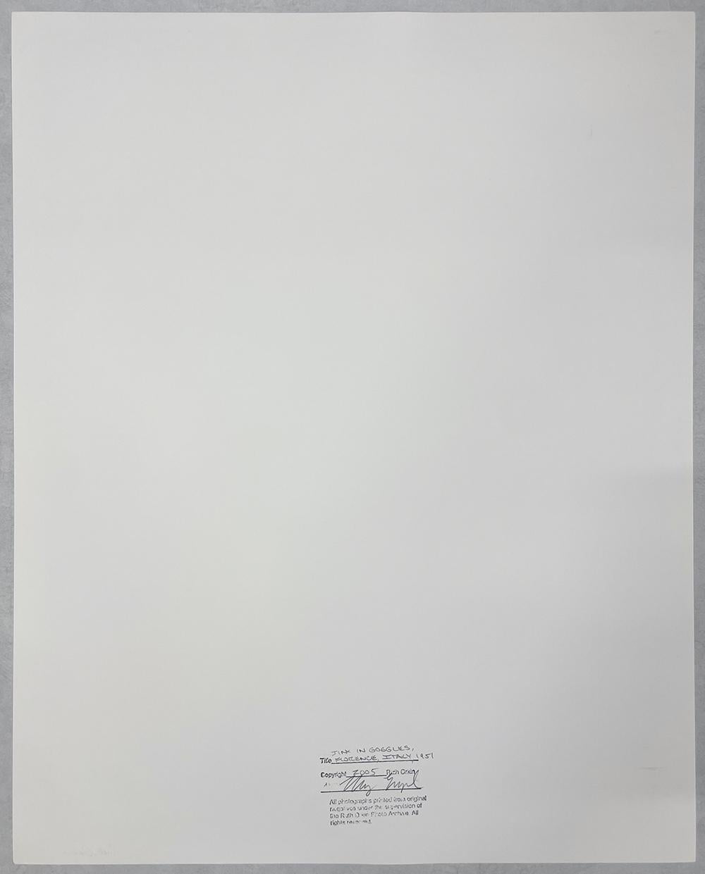 Edition ouverte
Cachet aveugle sur la marge d'impression.
Signé par Estate, titré, daté et la date du copyright au crayon sur le cachet de l'artiste.
Taille du papier : 20 x 16 pouces, taille de l'image : 18 3/4 x 14 1/2 pouces. 
Cadre non