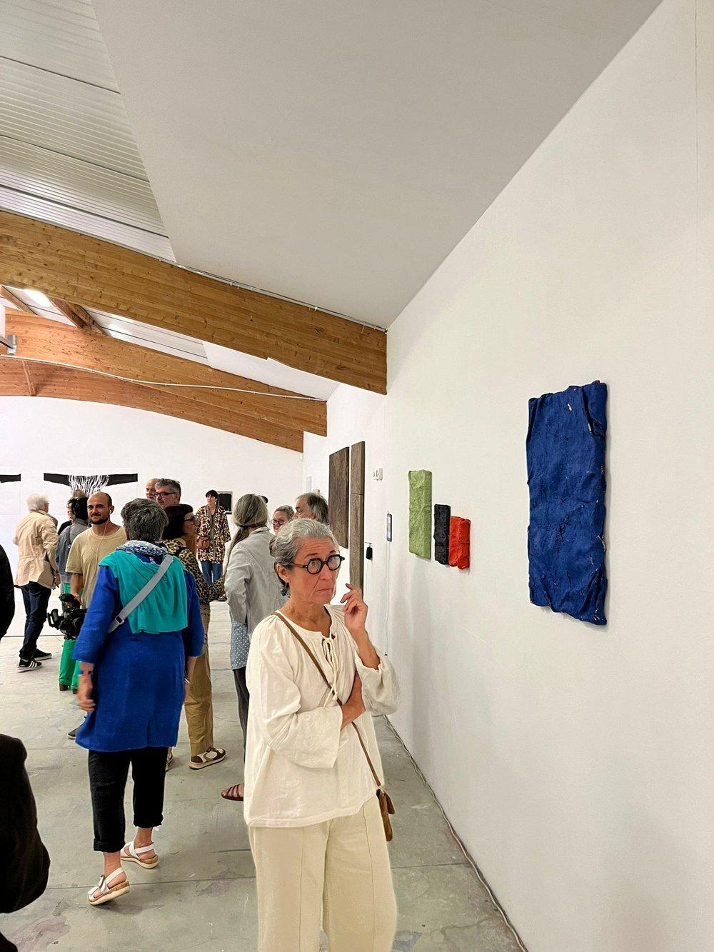 Quadro gonfiabile su tela, cotone e legno, texture delle onde e colore blu mare in vendita 1