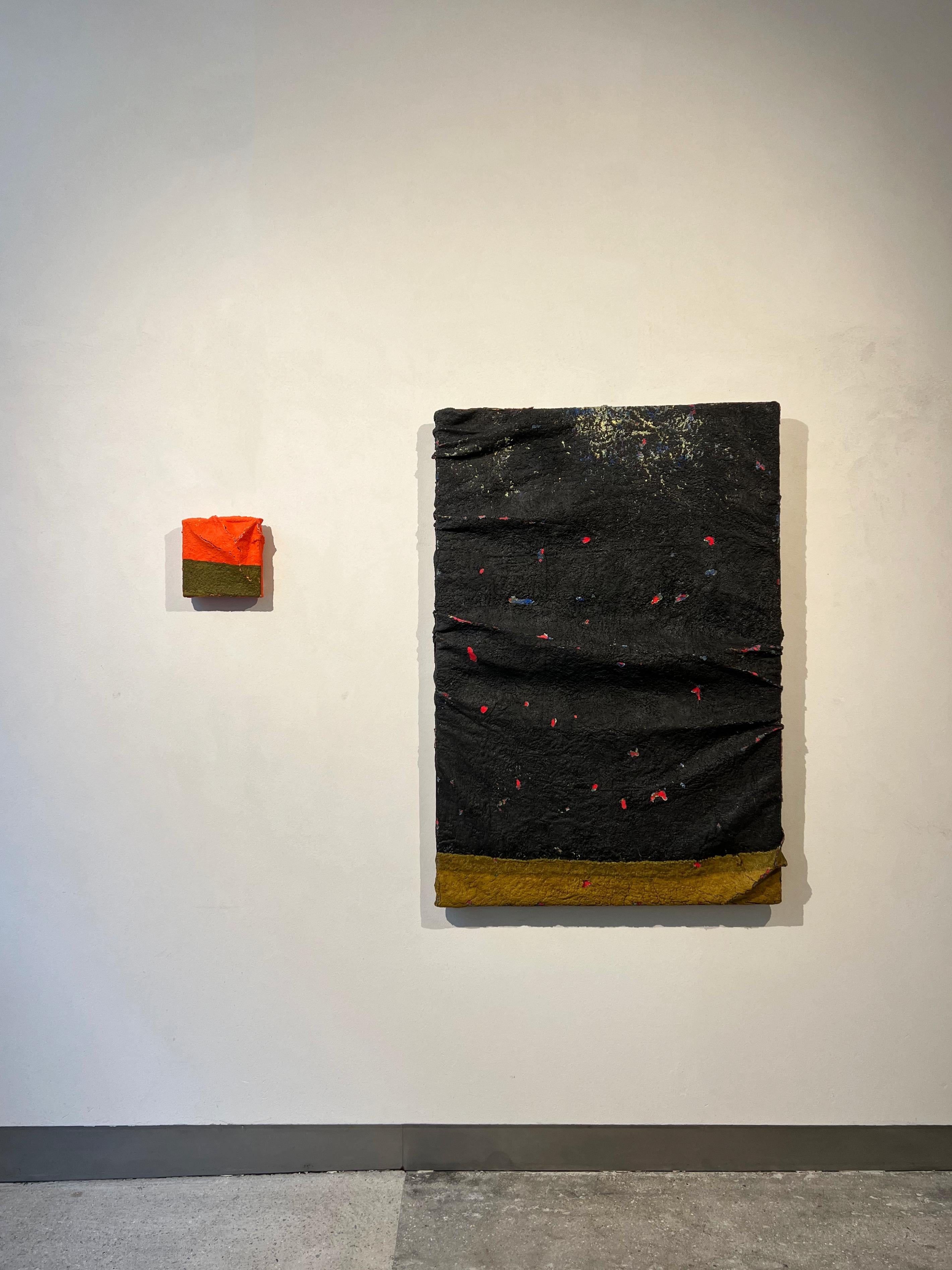 This year, 2024, the artist Ruth Vidal (1998, Isla de Arousa) launches her latest research into painting and games. These works are based on the references that the artist draws from fashion textile production, using the inflatable paint that is