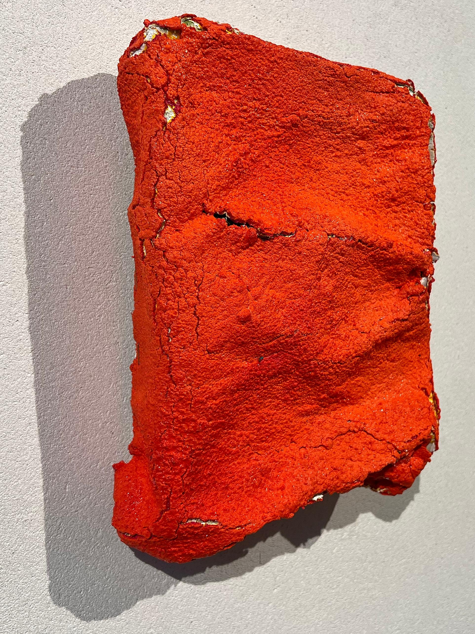 Pintura de objetos, pintura hinchable sobre lienzo, color rojo con matices, textura - Painting de Ruth Vidal