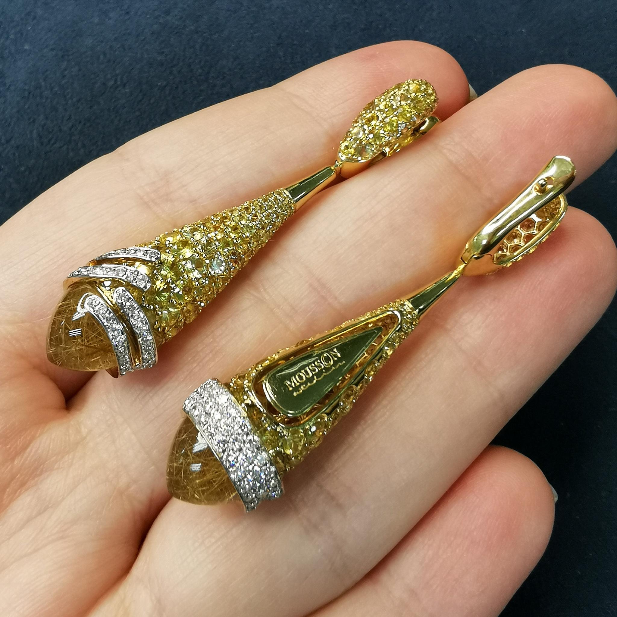 Ruthenischer Quarz 7,54 Karat Saphir Diamanten 18 Karat Gelbgold Fuji Ohrringe im Zustand „Neu“ im Angebot in Bangkok, TH