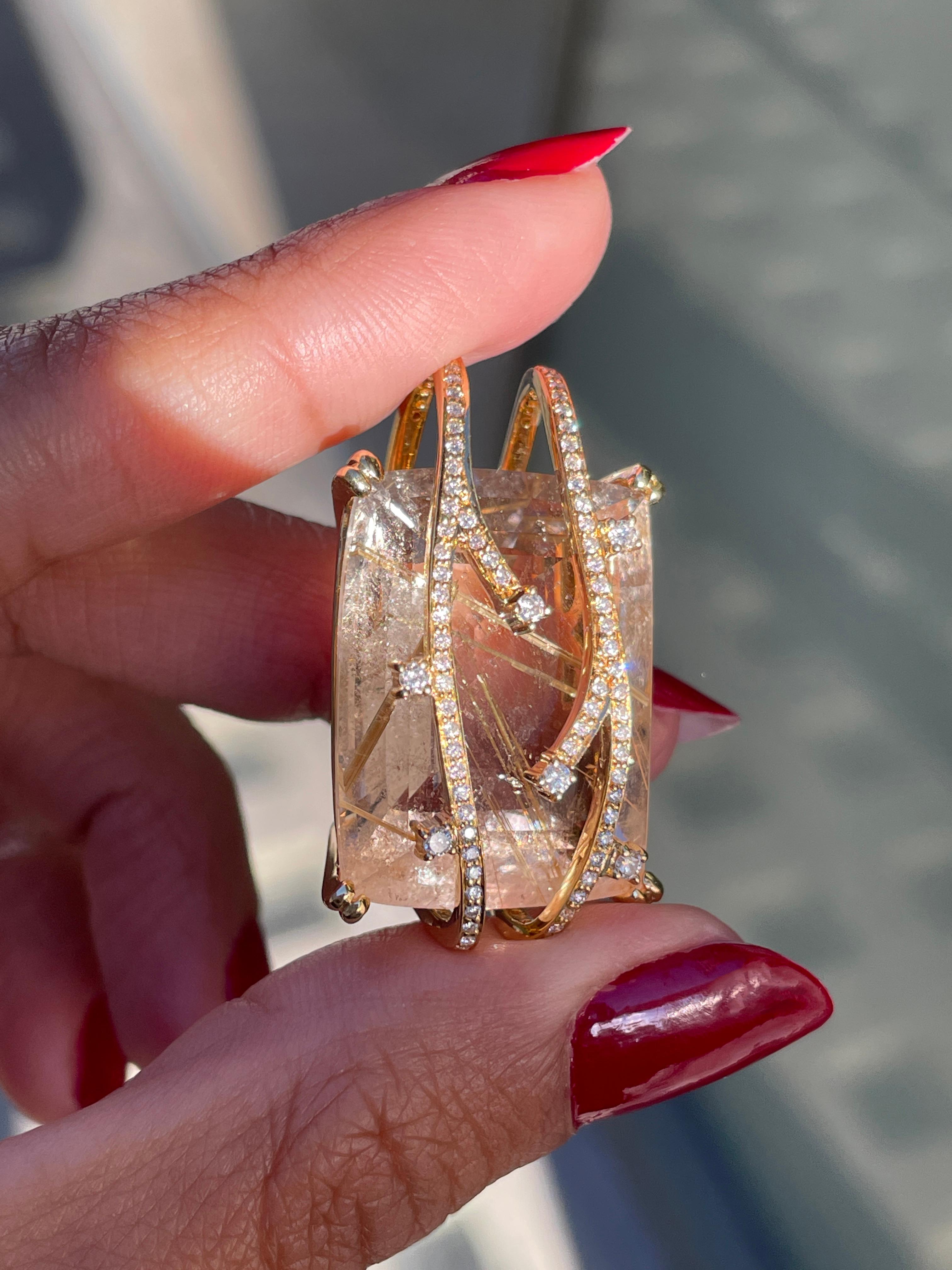 Pendentif fantaisie en or jaune 18 carats avec quartz rutile et diamants Excellent état - En vente à London, GB