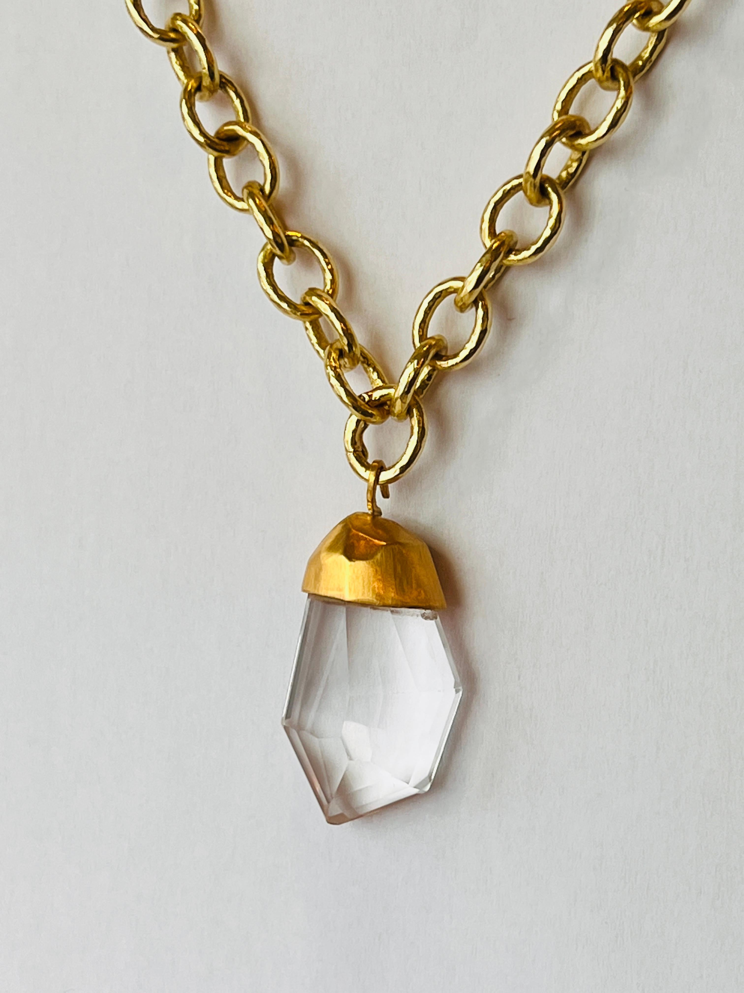 Rutilated Quartz Pendant Necklace in 22k Gold In New Condition For Sale In New York, NY