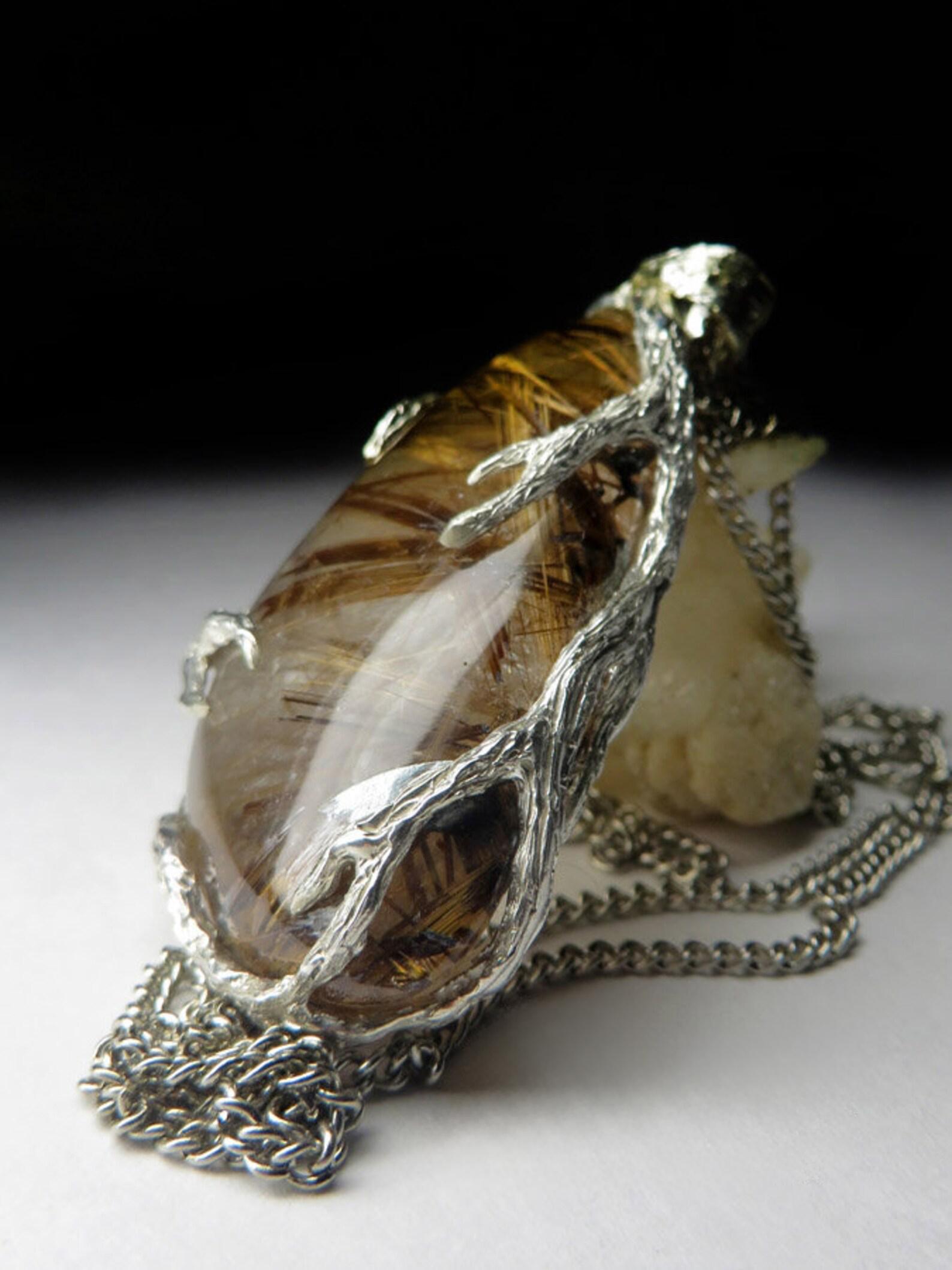 Ciondolo di quarzo rutilato Capelli di Venere Inclusioni dorate Cabochon Collana Unisex in vendita 3