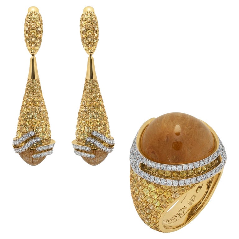 Parure Fuji en or jaune 18 carats avec quartz rutile, saphirs et diamants -  En vente sur 1stDibs