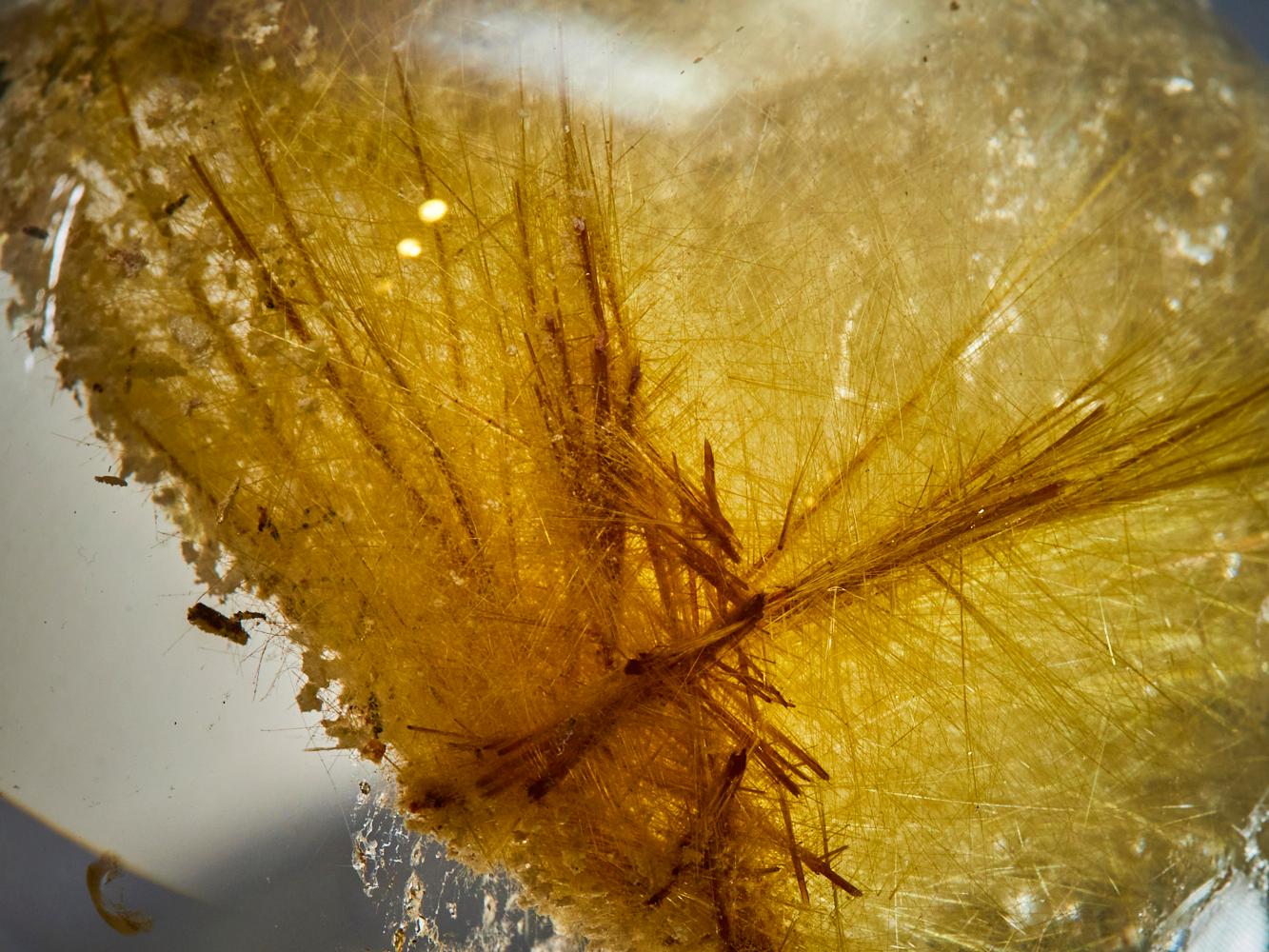 Rutilated quartz sphere For Sale 2