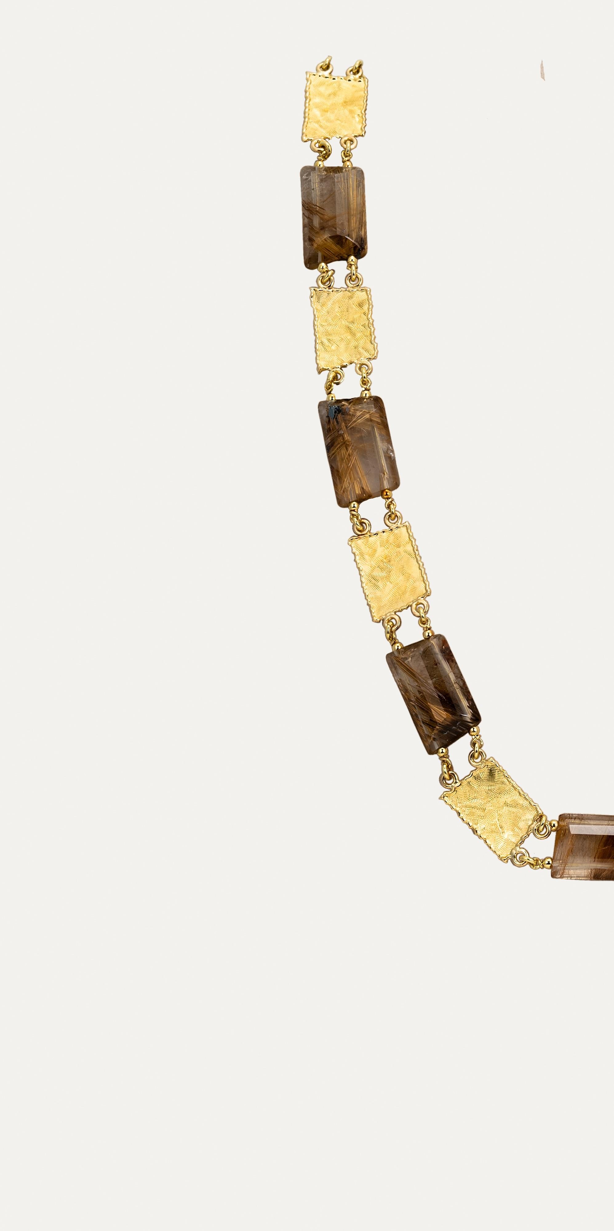 Taille trapèze Collier en or jaune avec quartz rutilé en vente