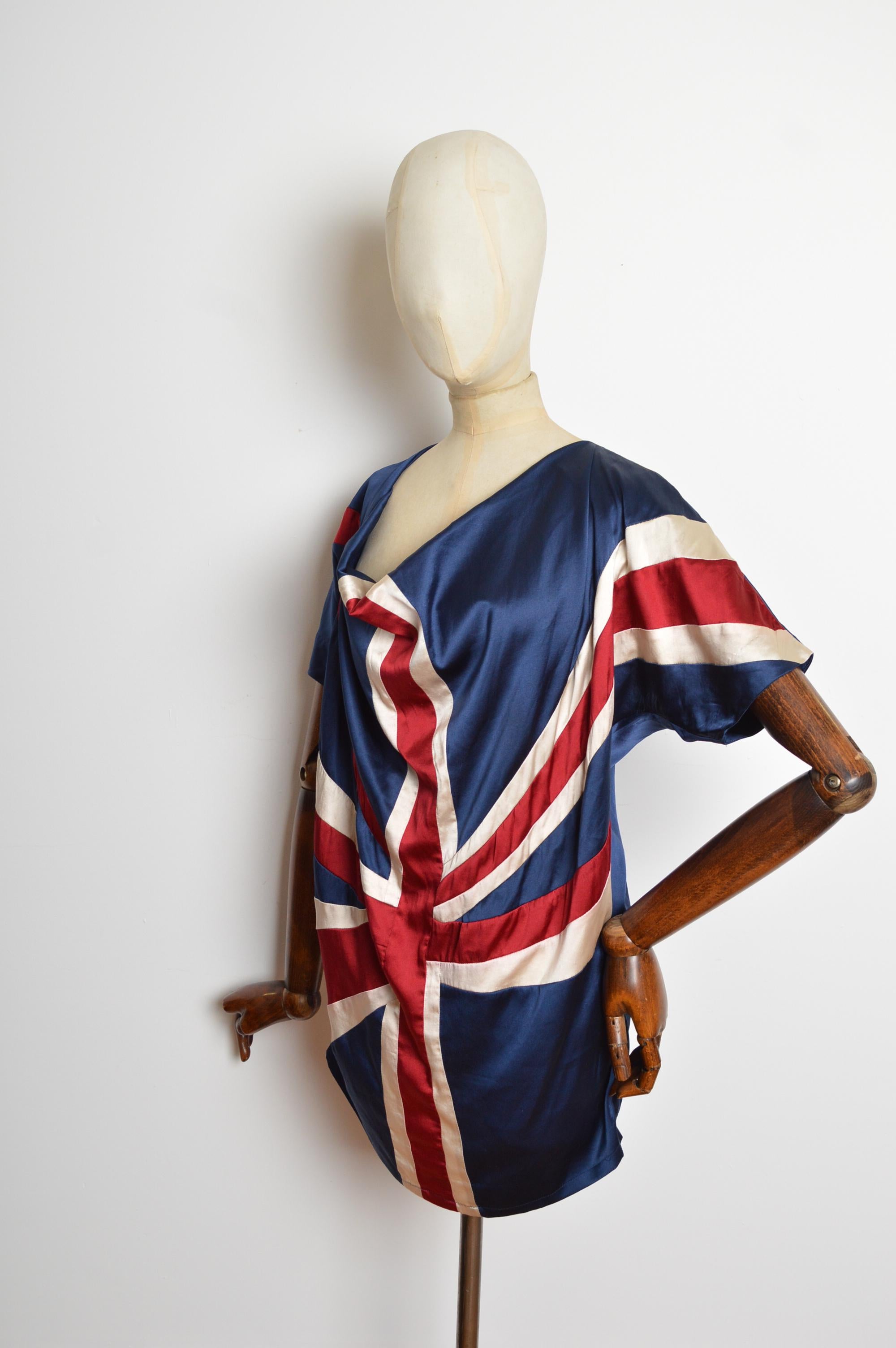 Tunica con drappeggio Union Jack England Flag di Rützou 2000 in pura seta - off shoulder in vendita 4