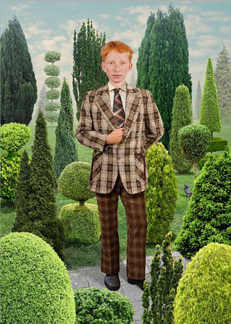 Sonntag #7 - Ruud van Empel (Farbfotografie)
Unterschrieben, datiert. Rückseitig mit Titel beschriftet und nummeriert
Archivierungs-Pigmentdruck
27 1/2 x 19 1/2 Zoll
Aus einer Auflage von 8 + 1 AP

Ruud van Empel (geb. 1958) ist einer der