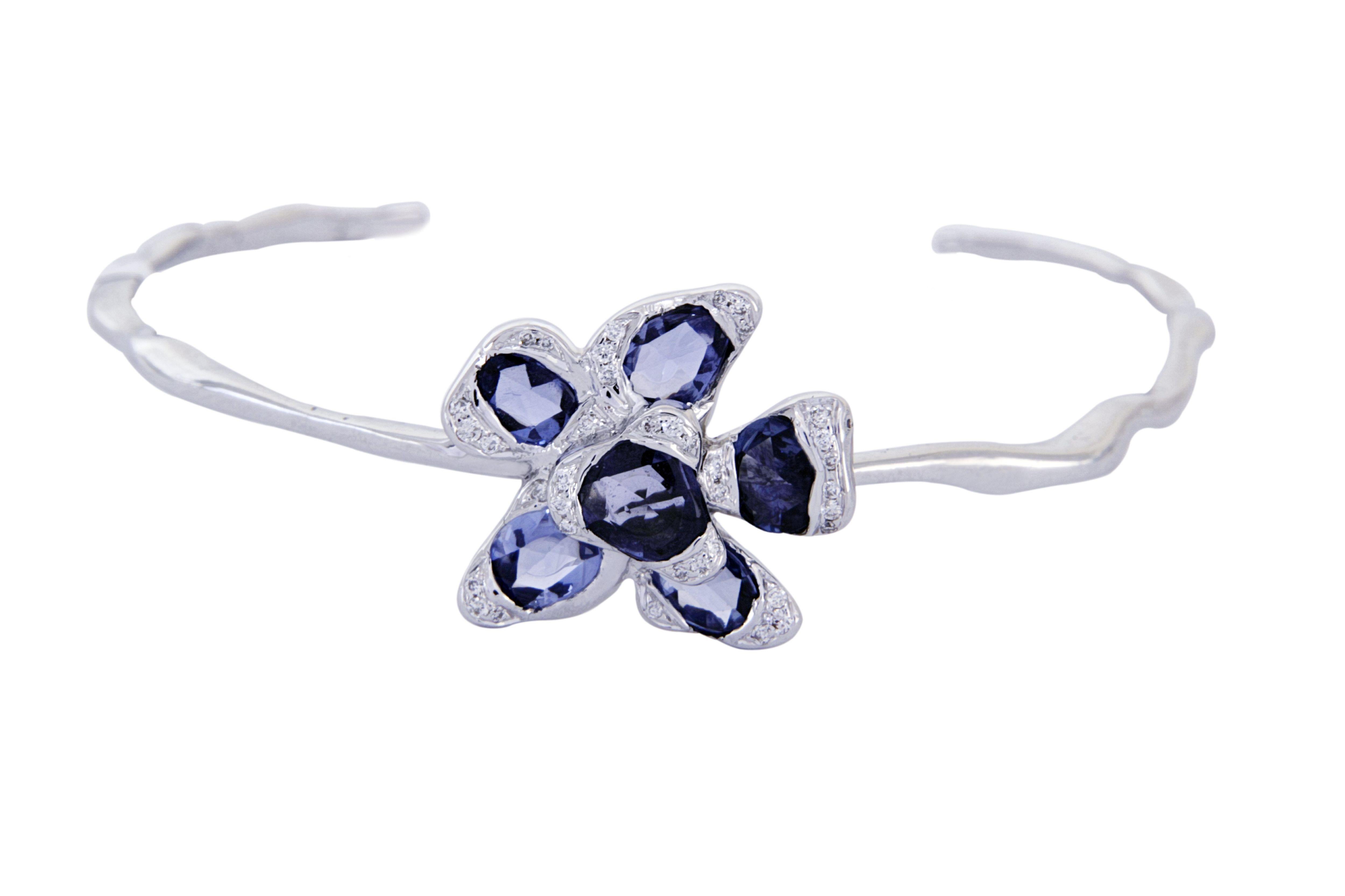 Round Cut Ruwaya 18K white  Gold Flower Blue sapphire Bangle For Sale