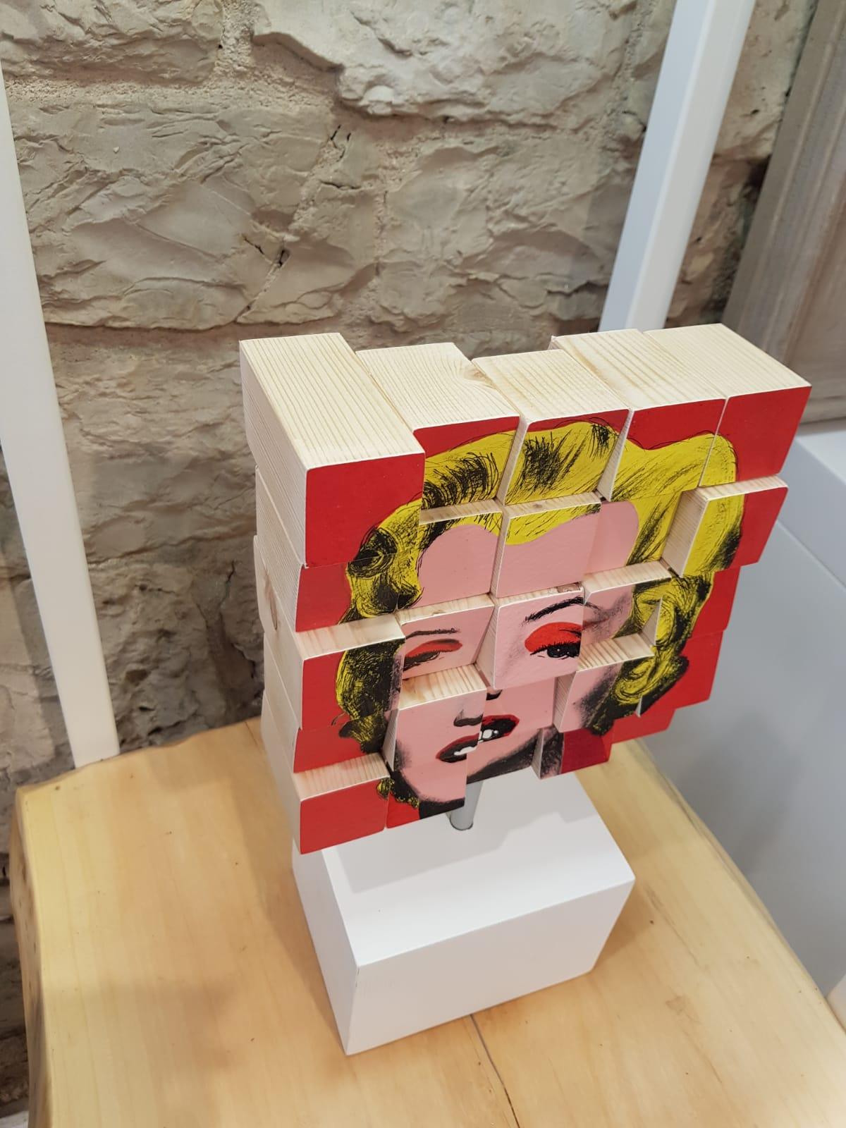 Marylin - Sculpture by Rux Art