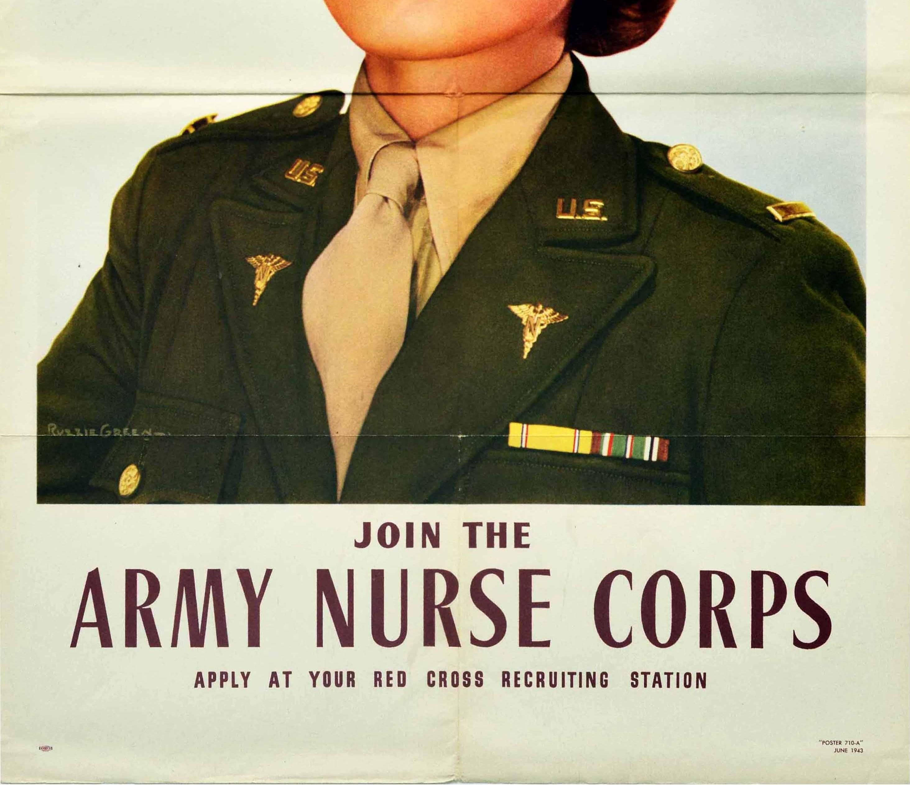 Affiche rétro originale, Rejoignez l'Armée du Nurse Corps, Recrutement en Croix-Rouge de la Seconde Guerre mondiale, États-Unis - Beige Print par Ruzzie Green
