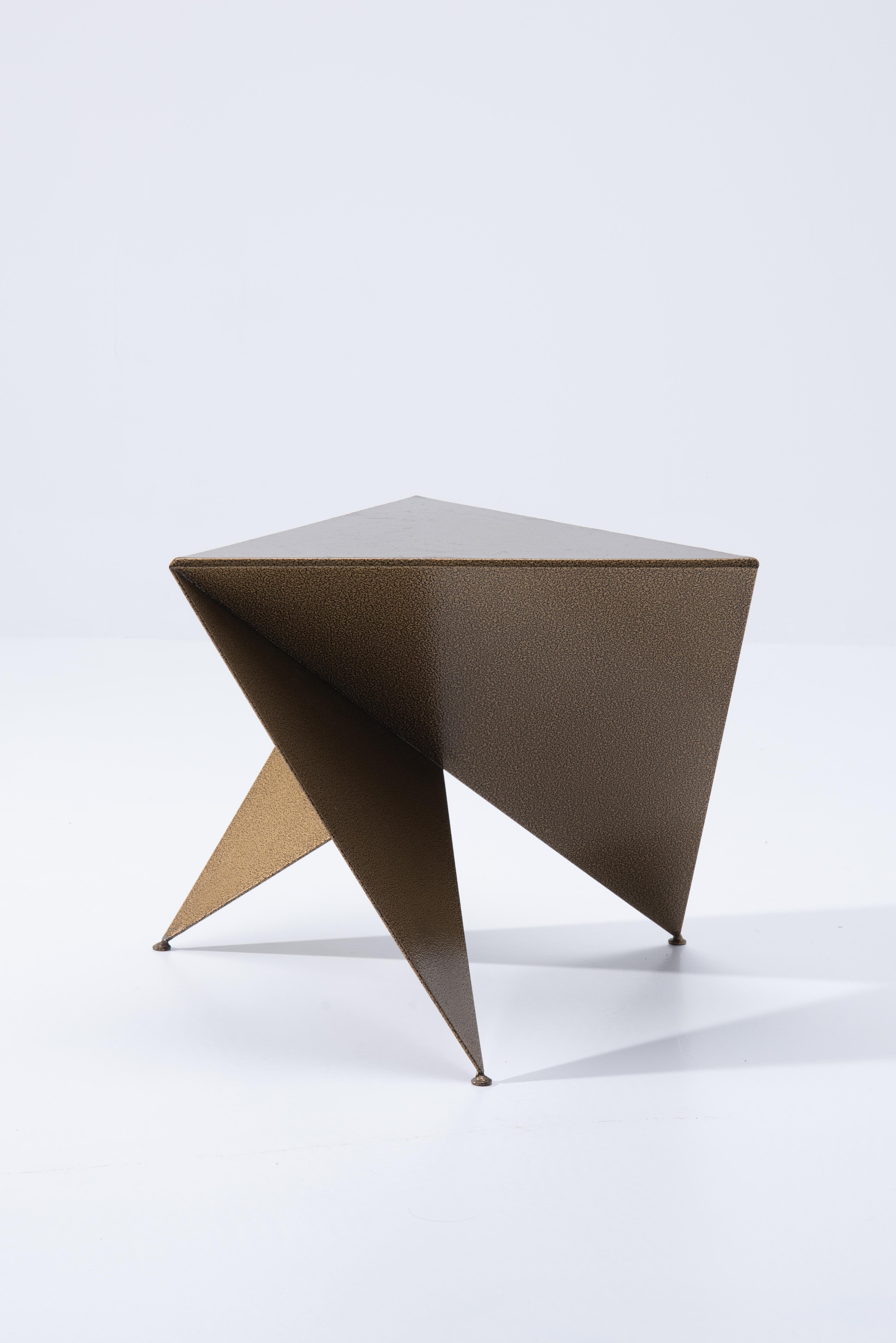 An origami-like RW1 side table designed by Ronald Willemsen for Metaform in 1982. At the time the table won an award from the Dutch 'Goed wonen' foundation. It is made of 4 similar triangular, heavy quality lacquered metal sheets. From whichever