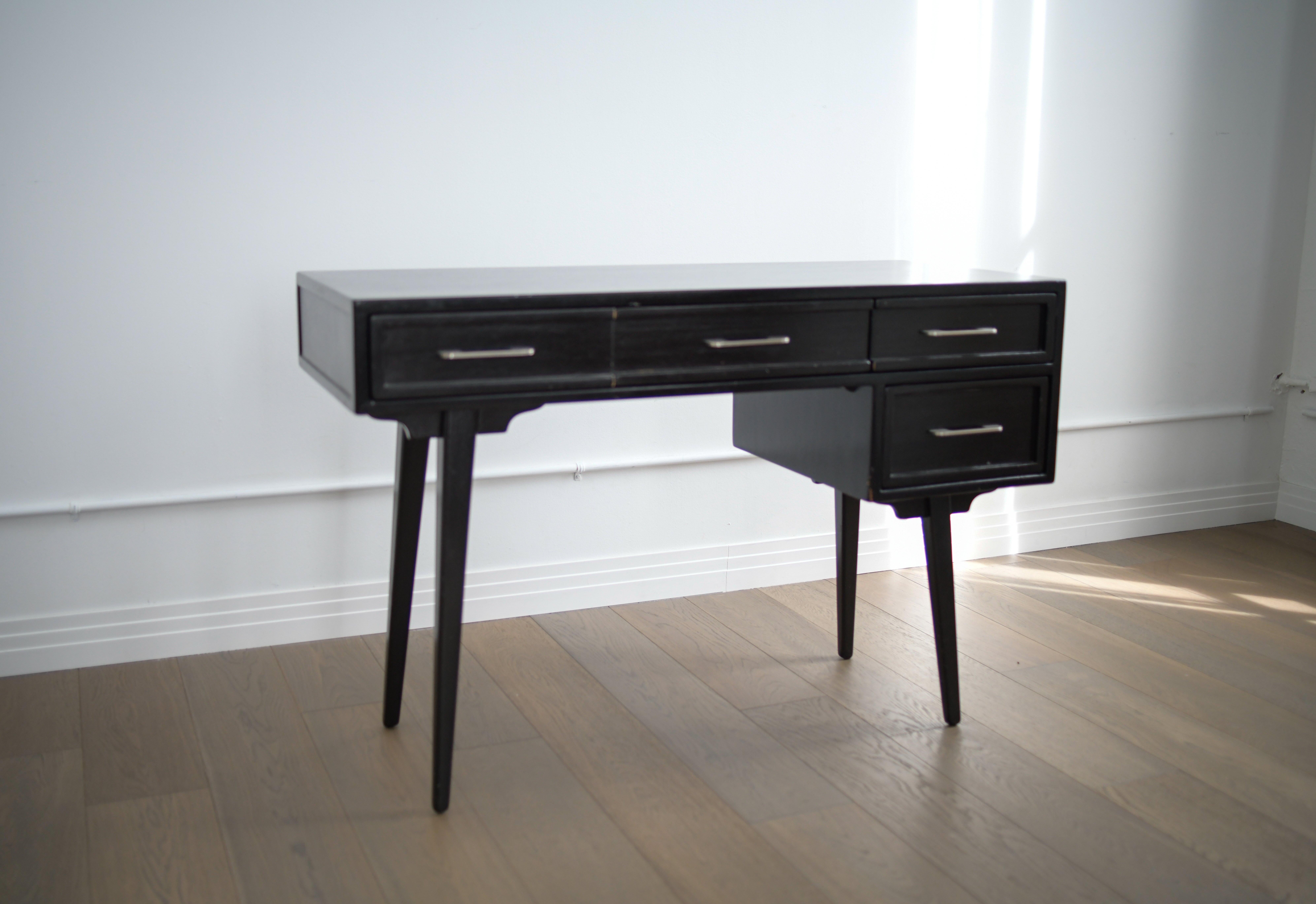 Mid-Century Modern RWAY Bureau Mid Century à 4 tiroirs en noir  en vente