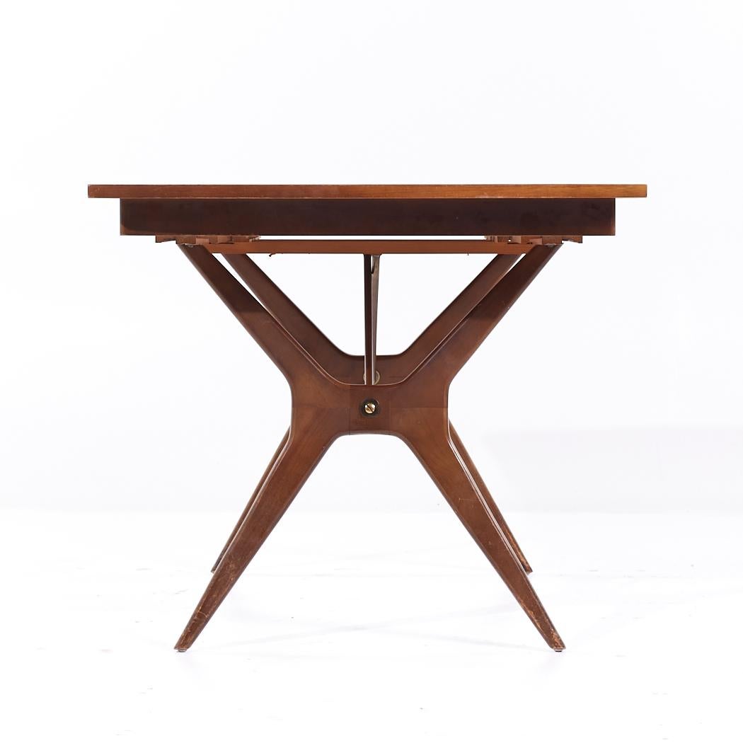 Rway Mid Century Walnut and Brass Expanding Dining Table with 2 Leaves In Good Condition For Sale In Countryside, IL