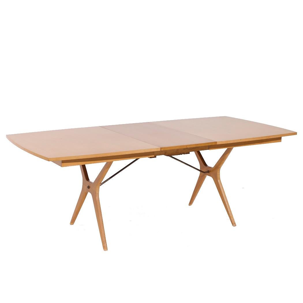 Laiton Table de salle à manger Rway du milieu du siècle dernier en noyer et laiton à rallonge avec feuilles cachées en vente