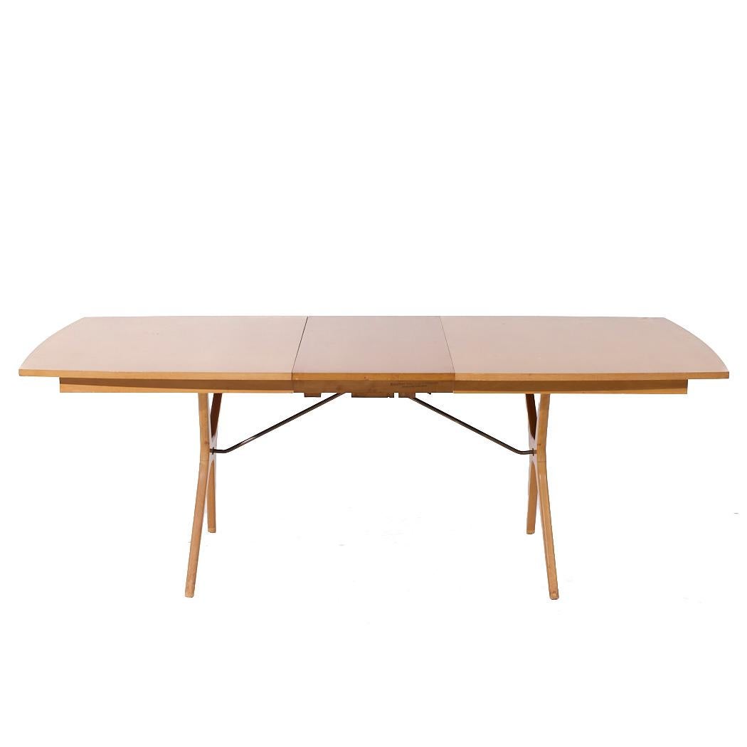 Table de salle à manger Rway du milieu du siècle dernier en noyer et laiton à rallonge avec feuilles cachées en vente 1