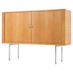 Vintage RY 25 linen presse cabinet in oak by Hans J. Wegner