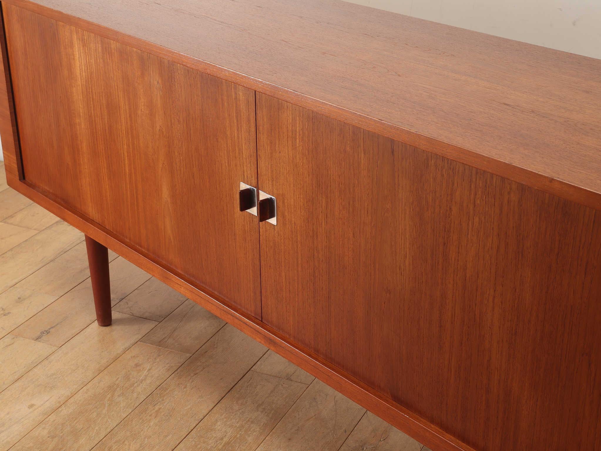 RY 25 sideboard in teak by Hans J. Wegner 6