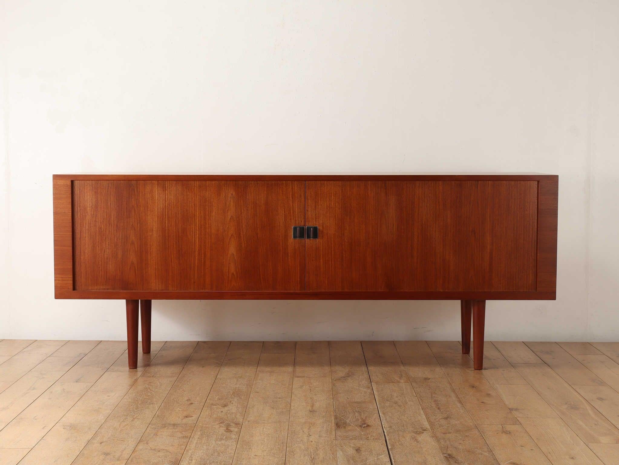 RY 25 sideboard in teak by Hans J. Wegner 9