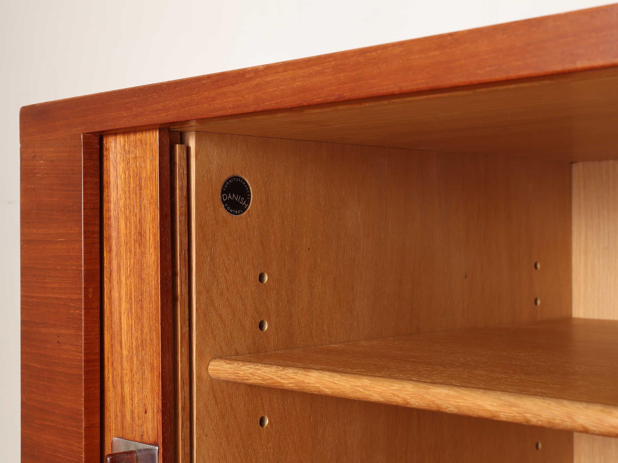 RY 25 sideboard in teak by Hans J. Wegner 10