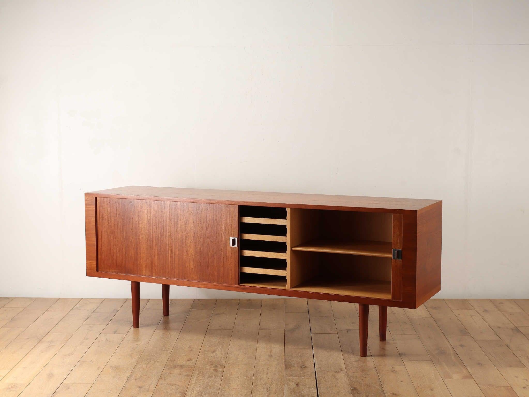 Hans J. Wegner is considered one of the masters of Scandinavian furniture design. In addition to chairs, Wegner also produced numerous other pieces of furniture, including this RY25 sideboard cabinet made by RY Mobler. The slits are so fine that one