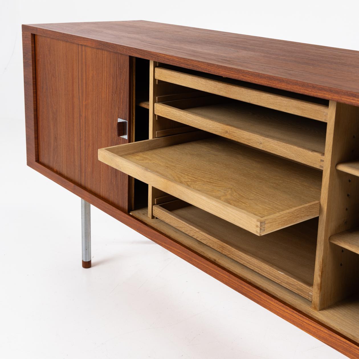 Scandinavian Modern RY 25 sideboard in teak by Hans J. Wegner For Sale
