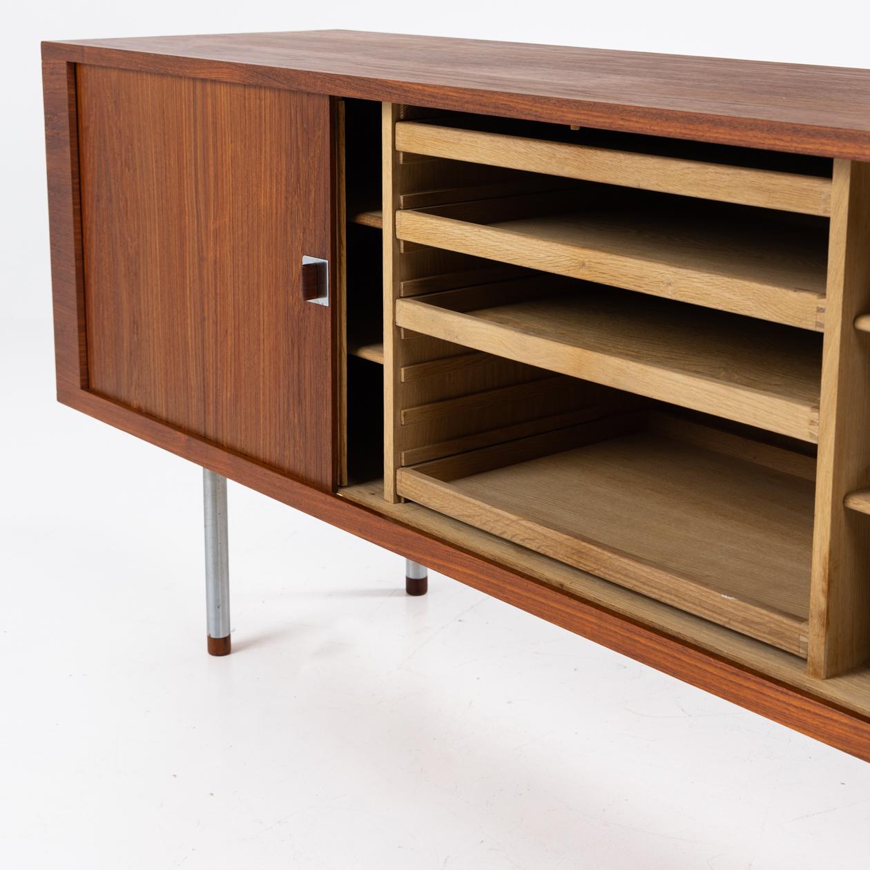 Patinated RY 25 sideboard in teak by Hans J. Wegner For Sale