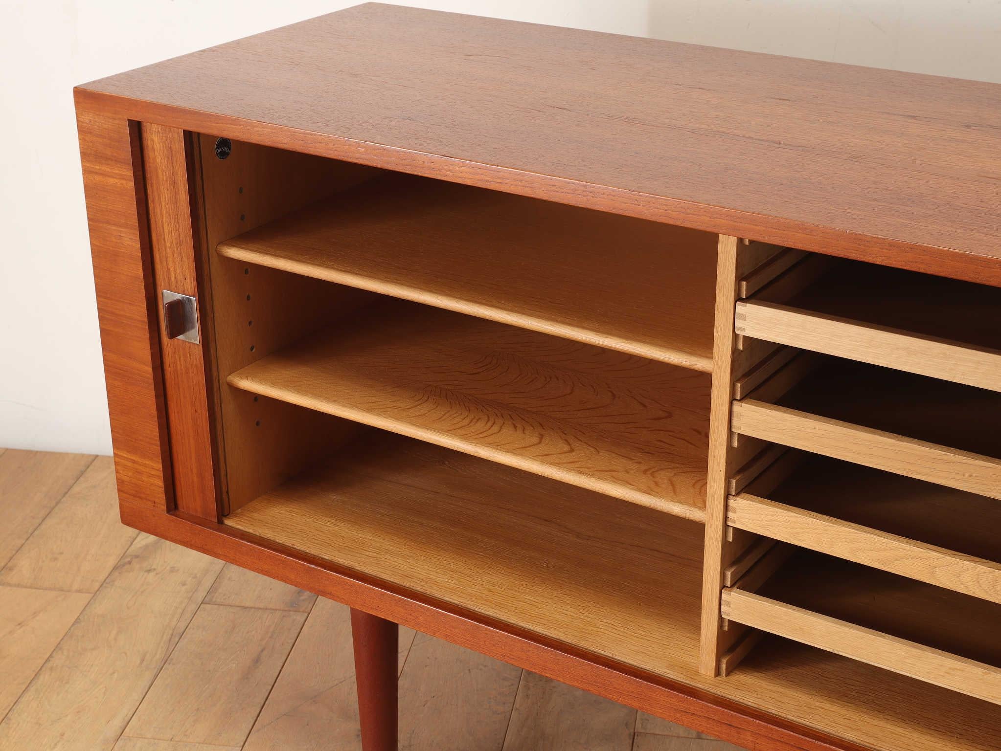RY 25 sideboard in teak by Hans J. Wegner In Good Condition In Shibuya-ku, 13