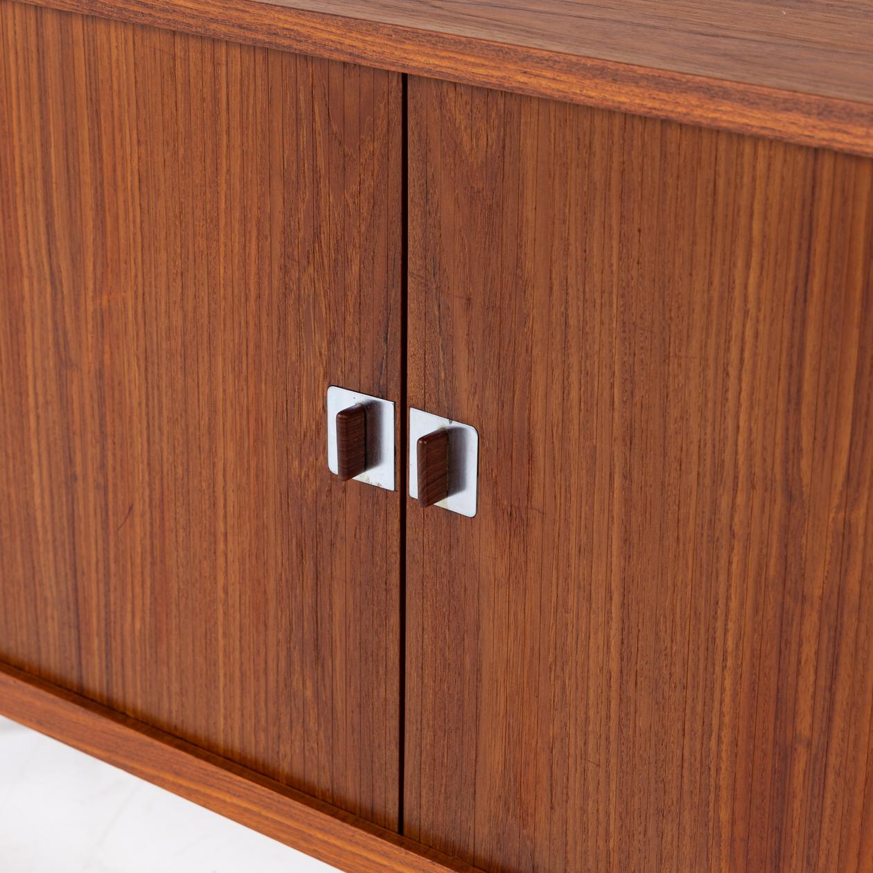 Patinated RY 25 sideboard in teak by Hans J. Wegner For Sale
