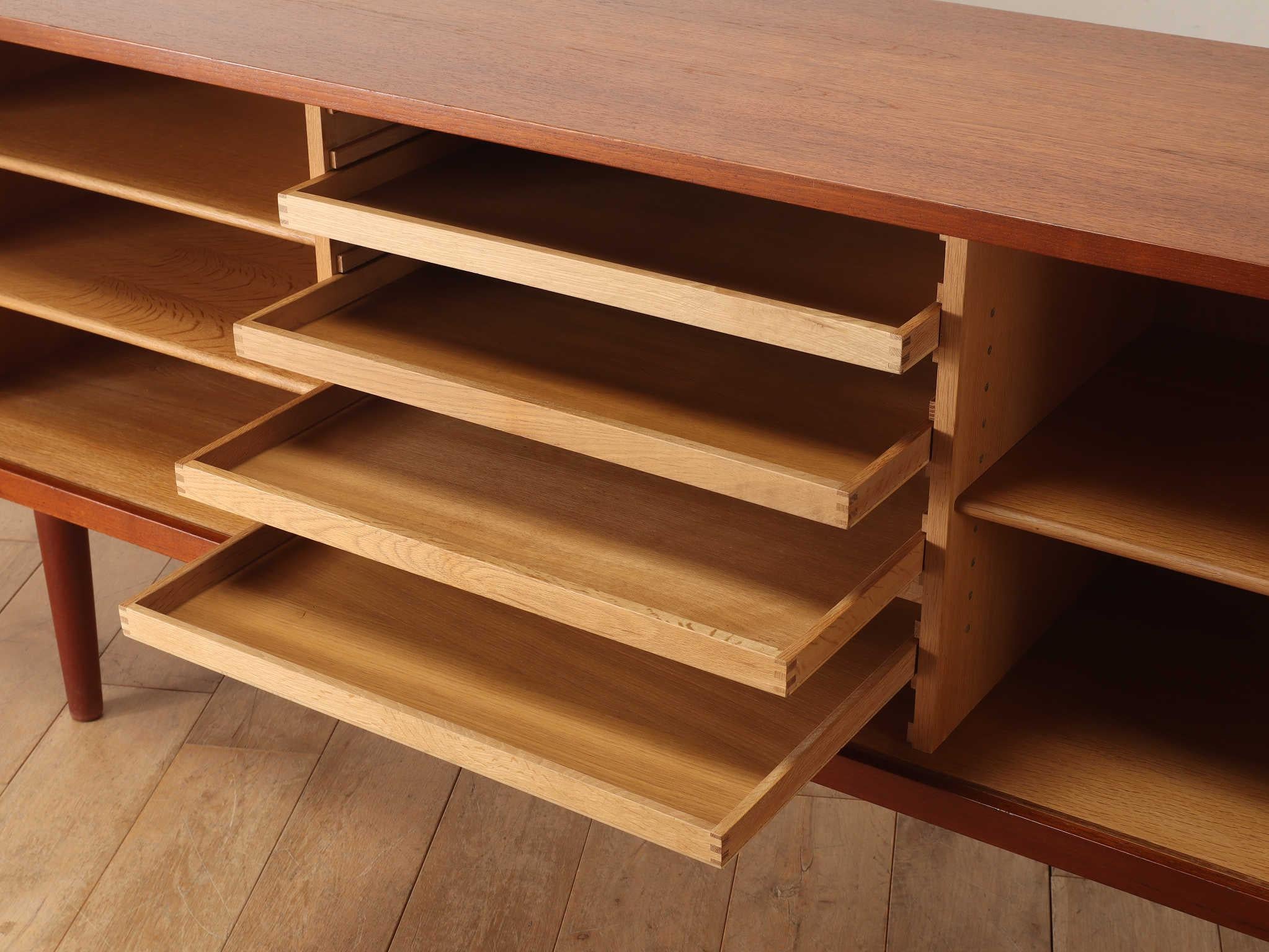 Steel RY 25 sideboard in teak by Hans J. Wegner