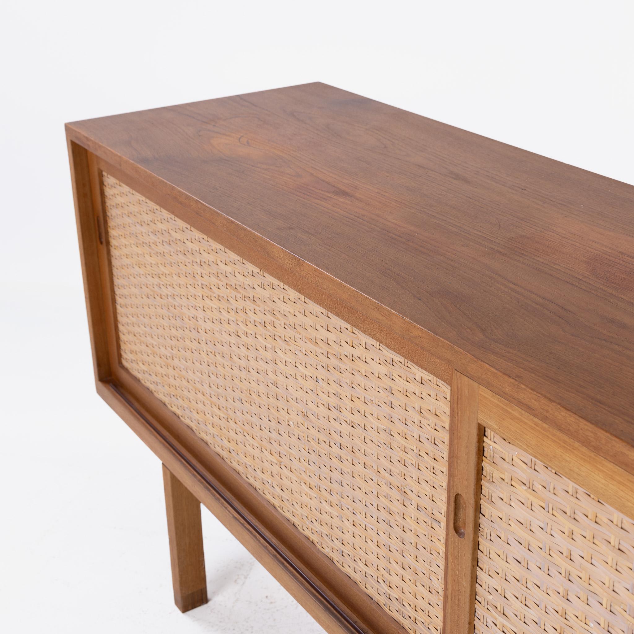 RY 26 - Cabinet in teak by Hans J. Wegner In Good Condition In Copenhagen, DK