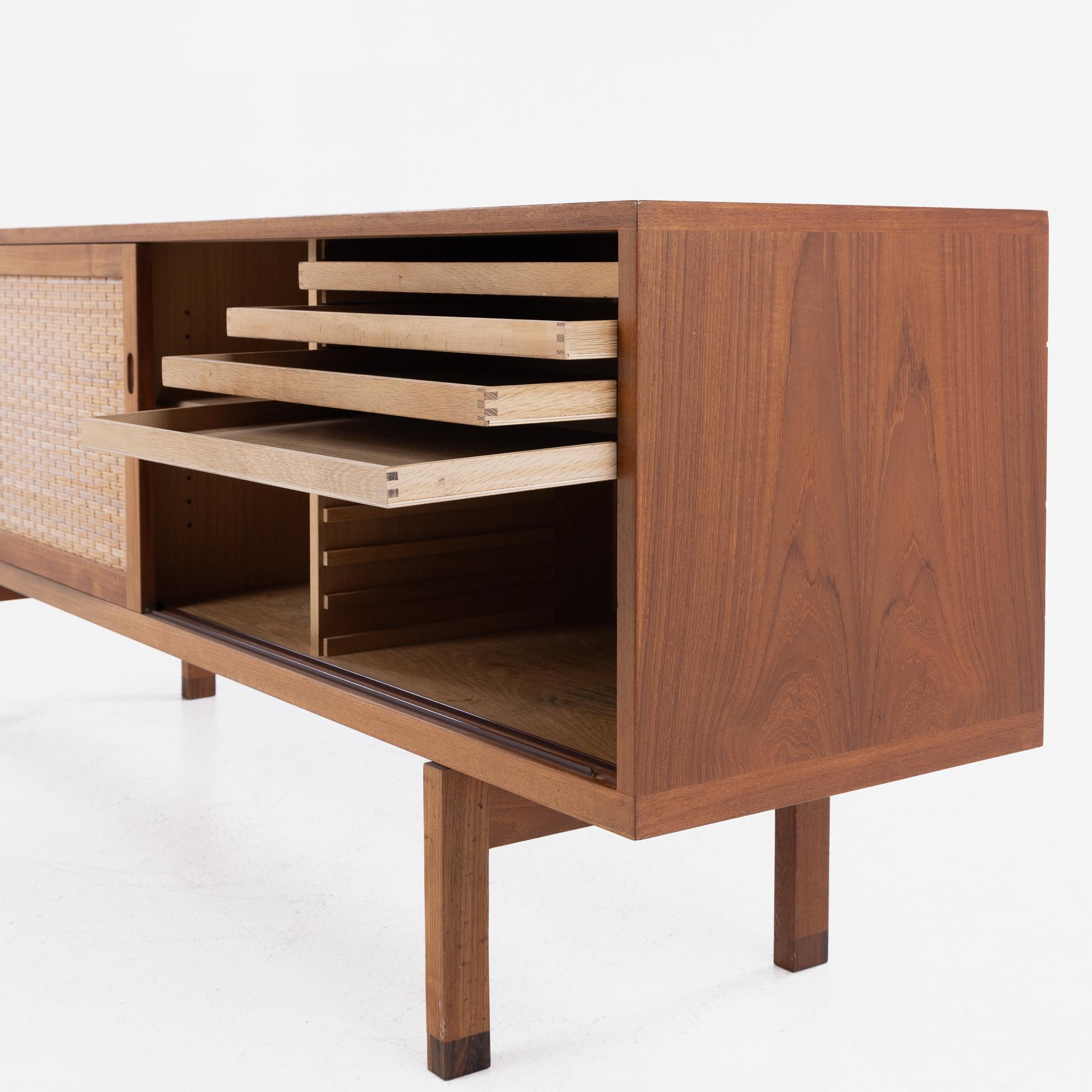 RY 26 - Cabinet in teak by Hans J. Wegner 1