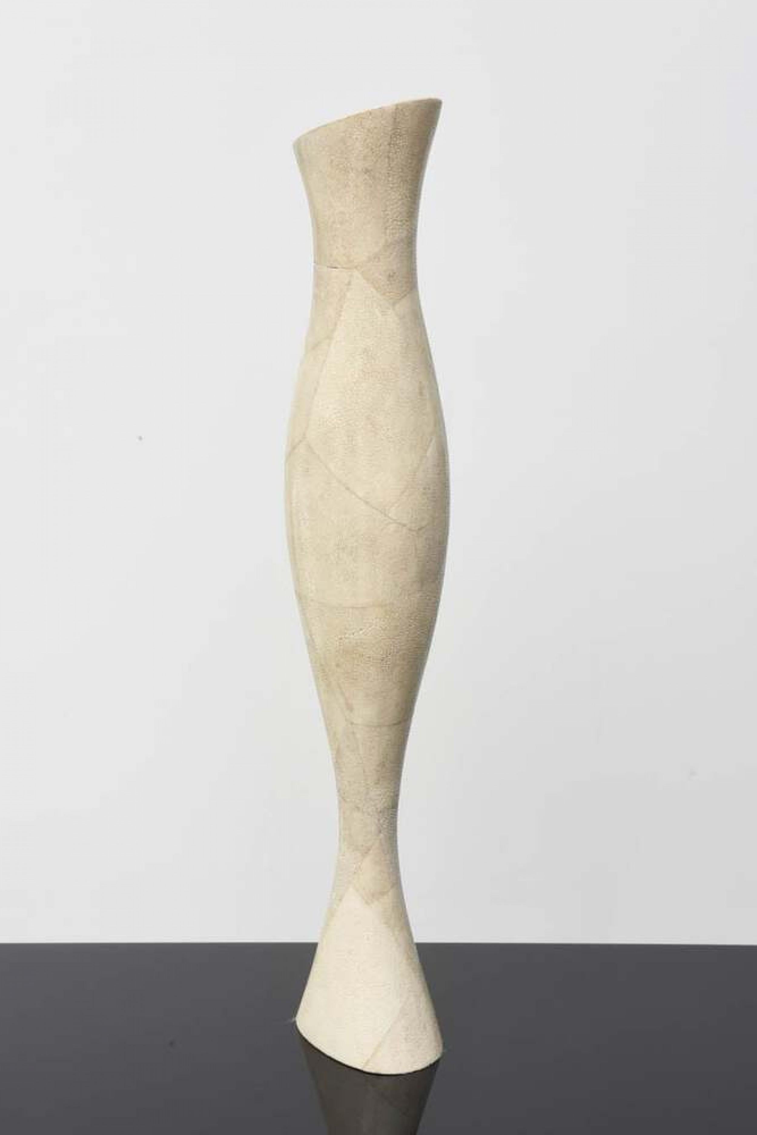 R&Y Augousti, Große kontinentale moderne Chagrin-Vase, Mitte des Jahrhunderts im Zustand „Gut“ im Angebot in New York, NY