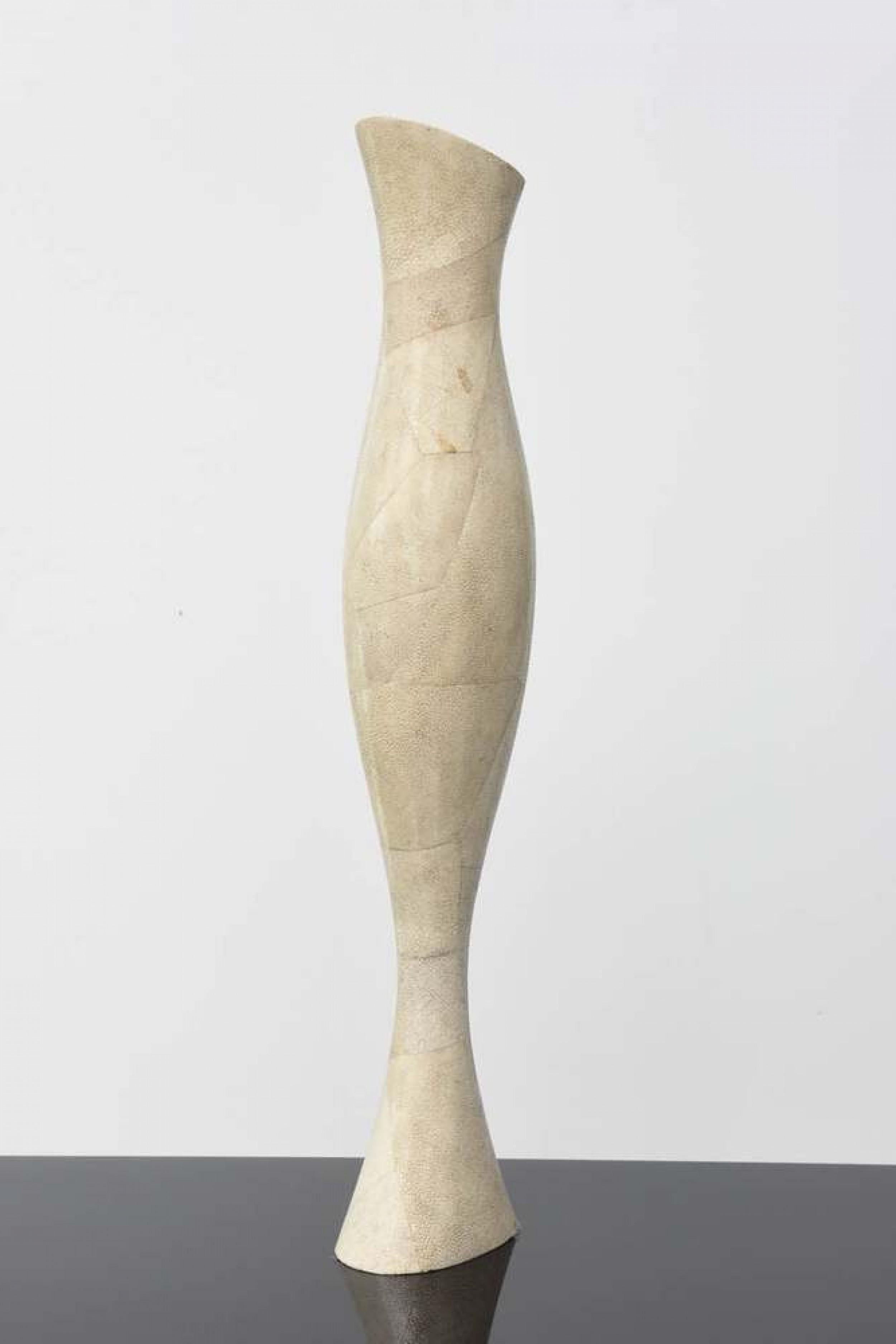 R&Y Augousti, Große kontinentale moderne Chagrin-Vase, Mitte des Jahrhunderts im Angebot 1