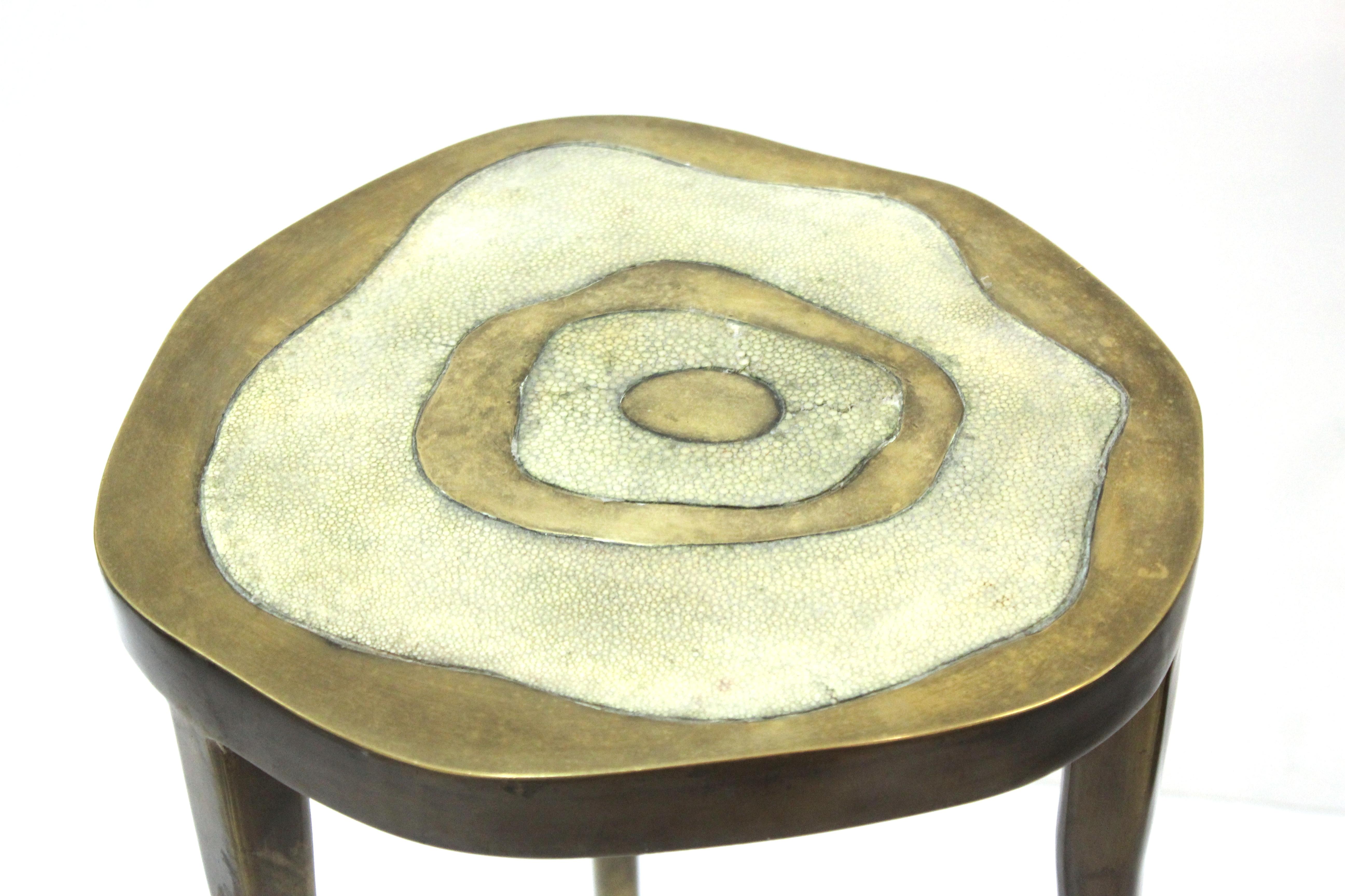 Modern Art Deco style three-legged side table in bronze patinated brass with a shagreen inlay top, designed and hand-crafted by Ria & Yiouri Augousti in Paris, France. Makers label plaque on the bottom. The piece is in great vintage condition with