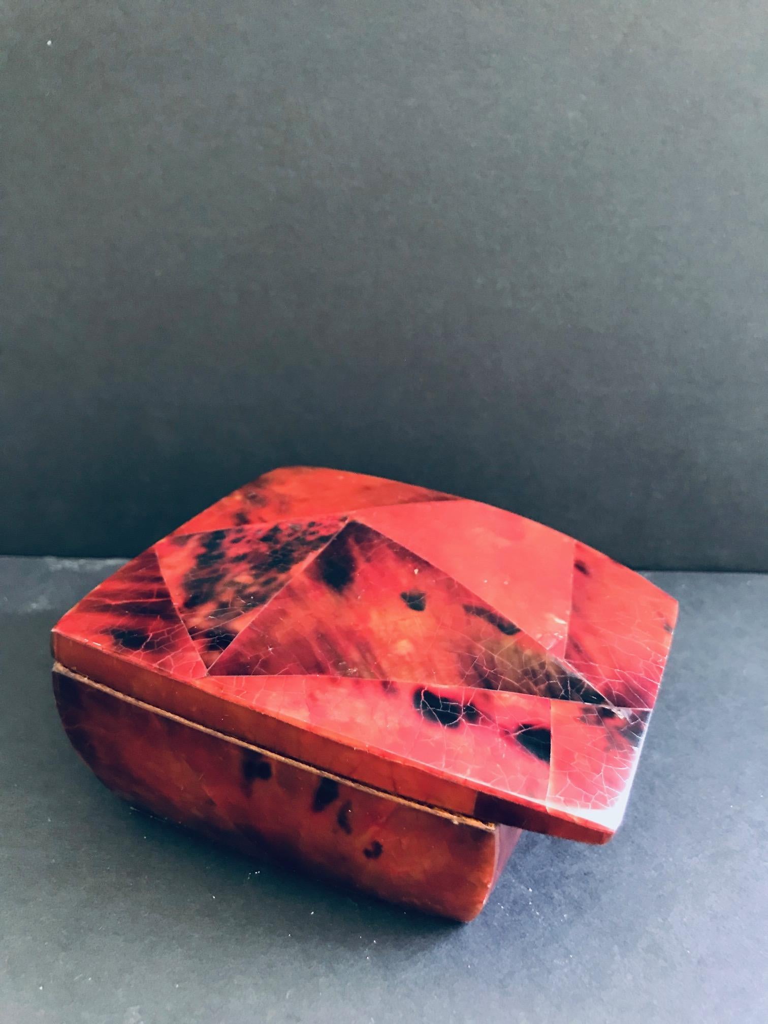 R&Y Augousti Mosaic Trinket Box in Exotic Red Pen-Shell In Excellent Condition In Fort Lauderdale, FL
