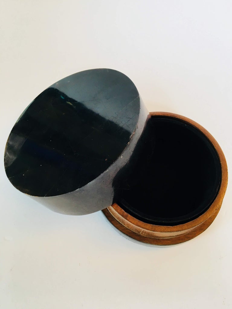 Penshell Box R&Y Augousti Round Pen Shell Box at 1stDibs