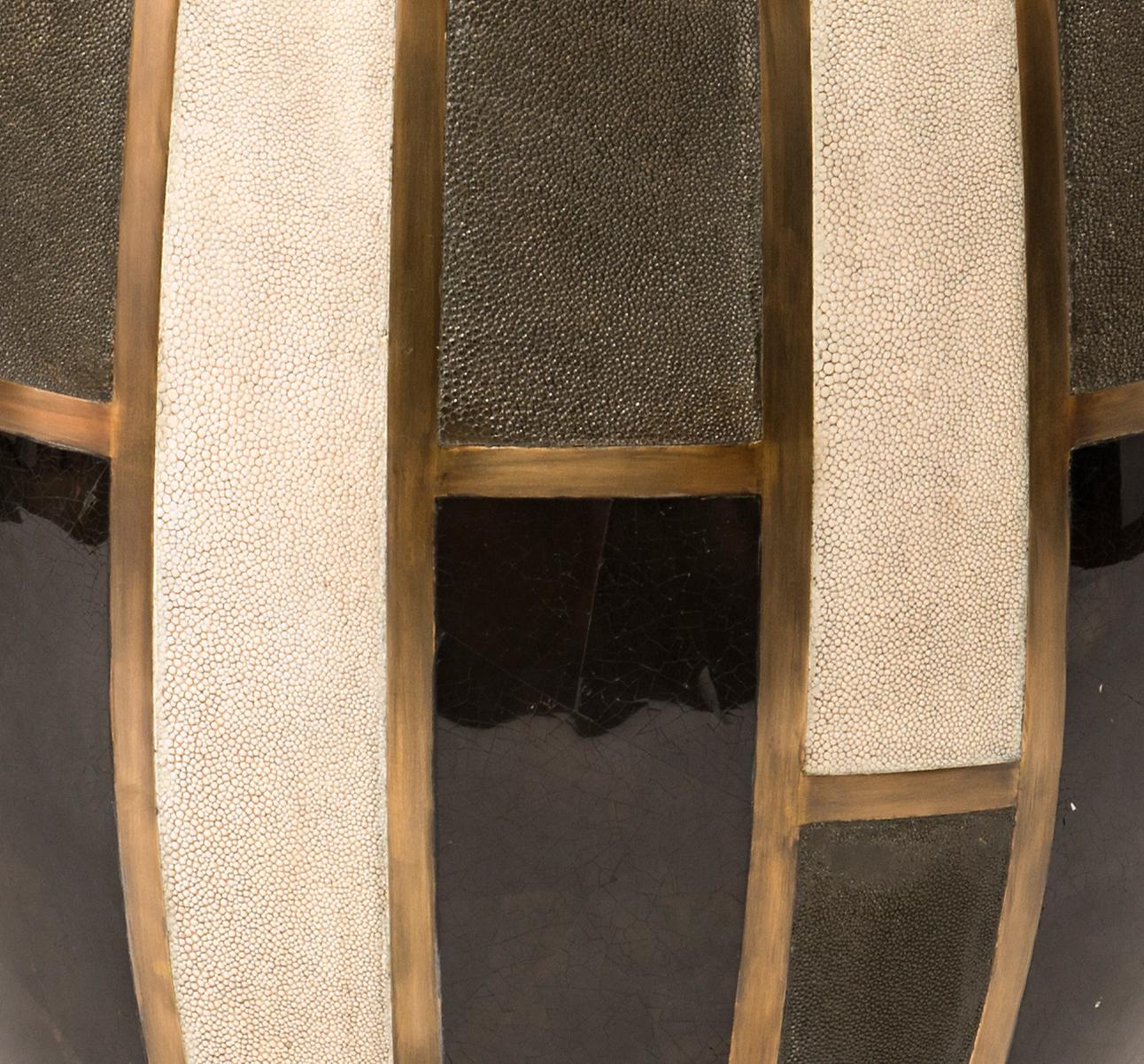 Taburete Tartán de piel de zapa/cáscara/agate y latón patinado by R & Y Augousti Art Decó en venta