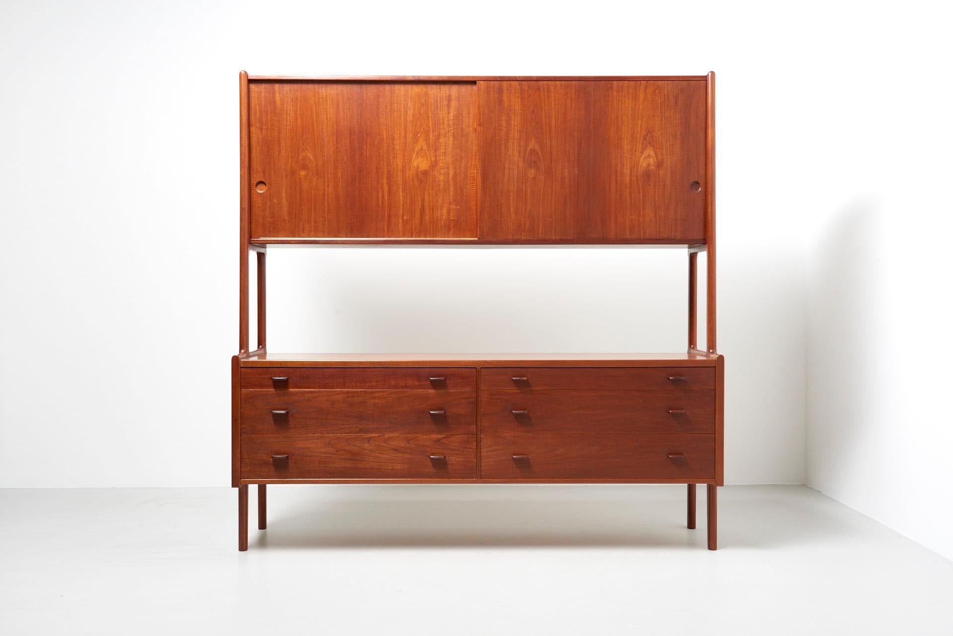 This teak sideboard is designed by Hans J. Wegner and made by Ry Mobler in 1959. The interior is veneered with oakwood.