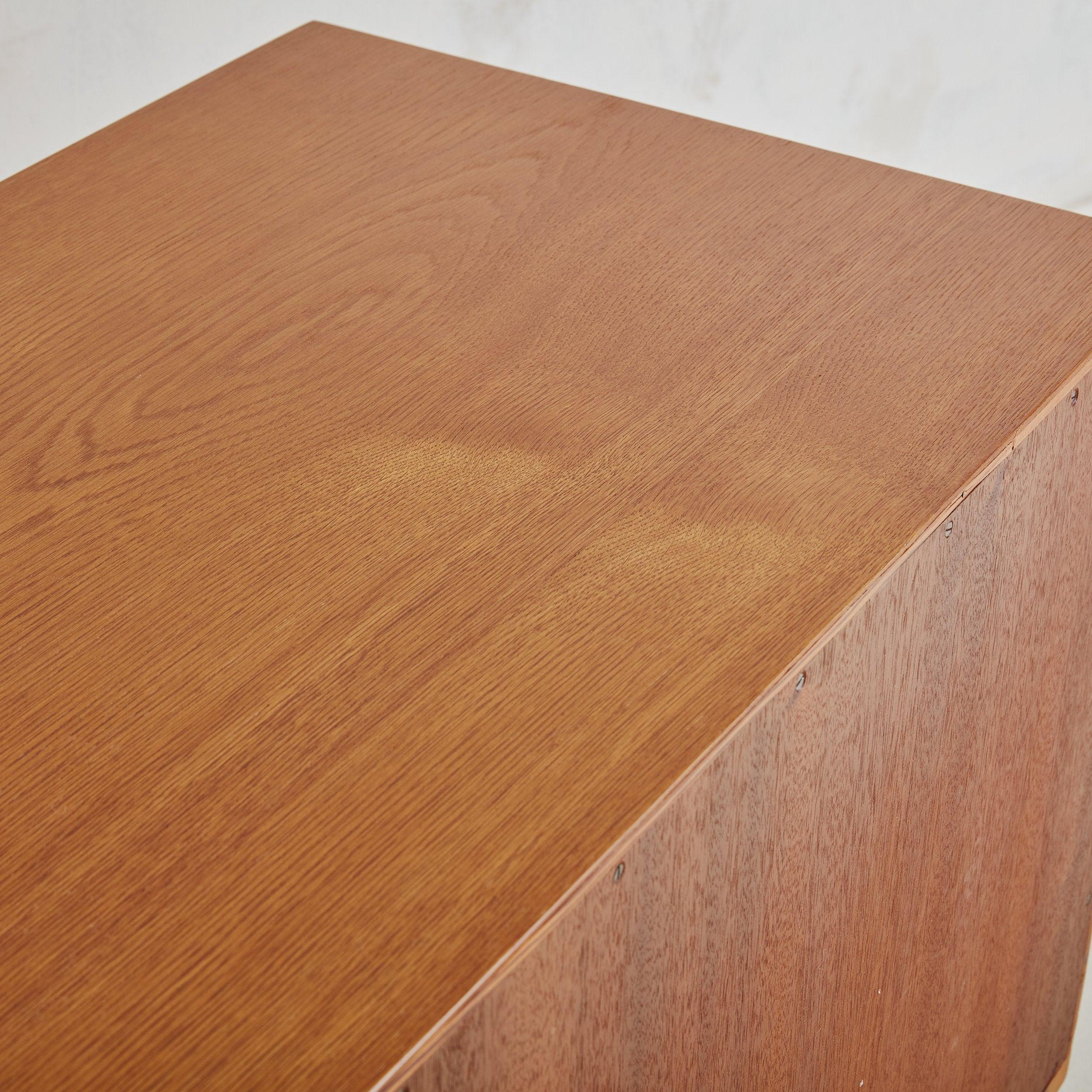 RY26' Ash Wood Sideboard by Hans J. Wegner for Ry Møbler, Denmark 1950s For Sale 2