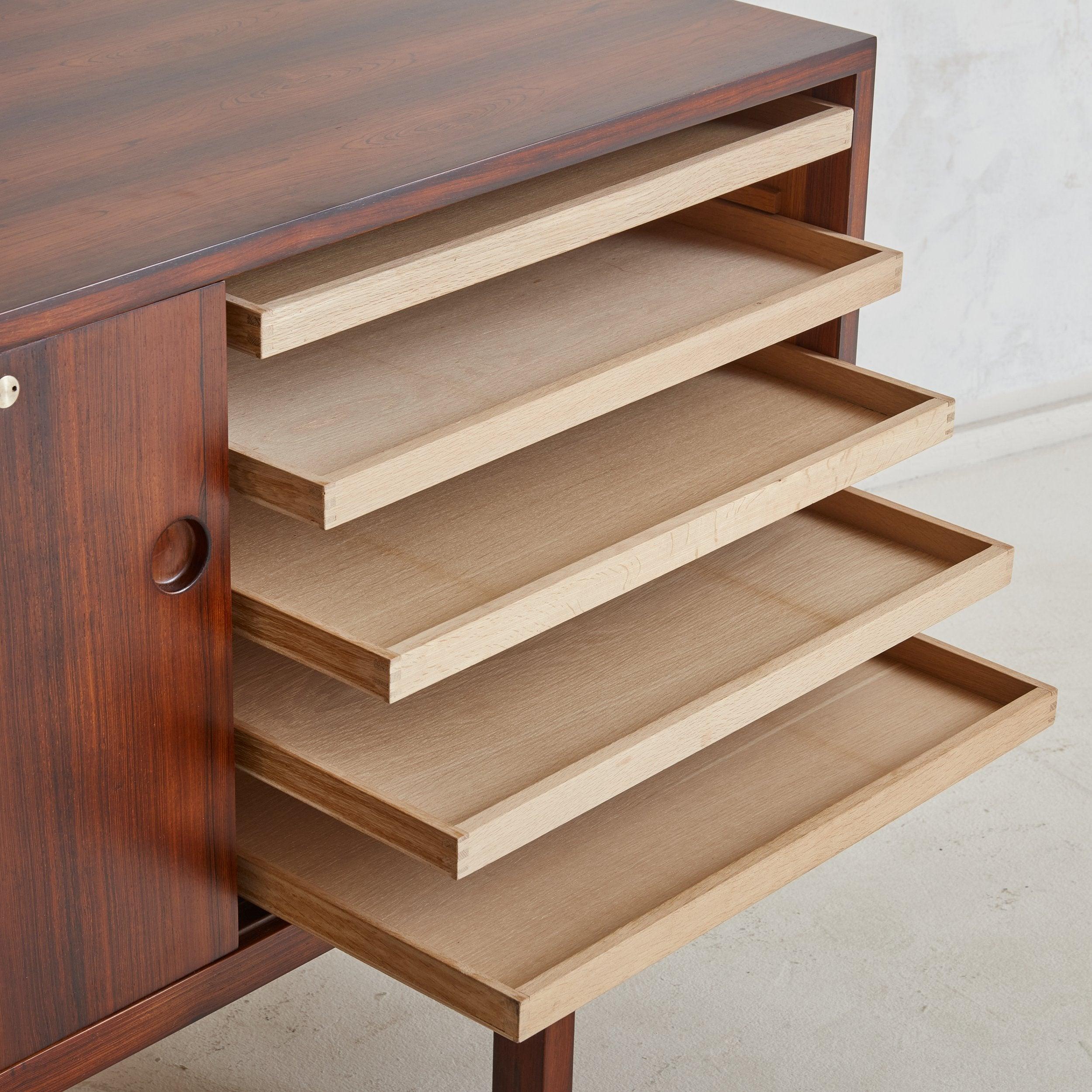 Credenza 'RY26' in palissandro di Hans J. Wegner per Ry Møbler, Danimarca anni '50 in vendita 3