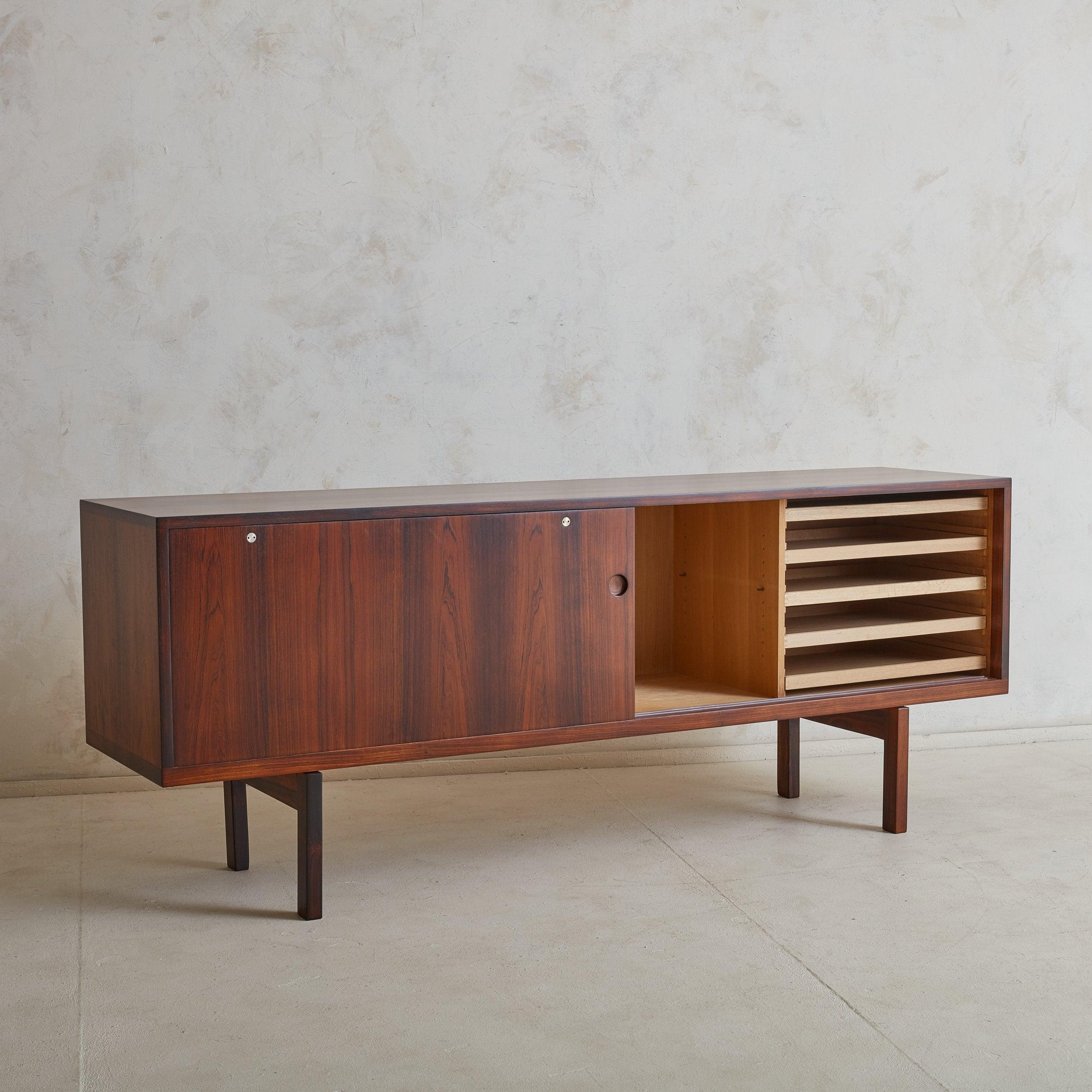 Danese Credenza 'RY26' in palissandro di Hans J. Wegner per Ry Møbler, Danimarca anni '50 in vendita