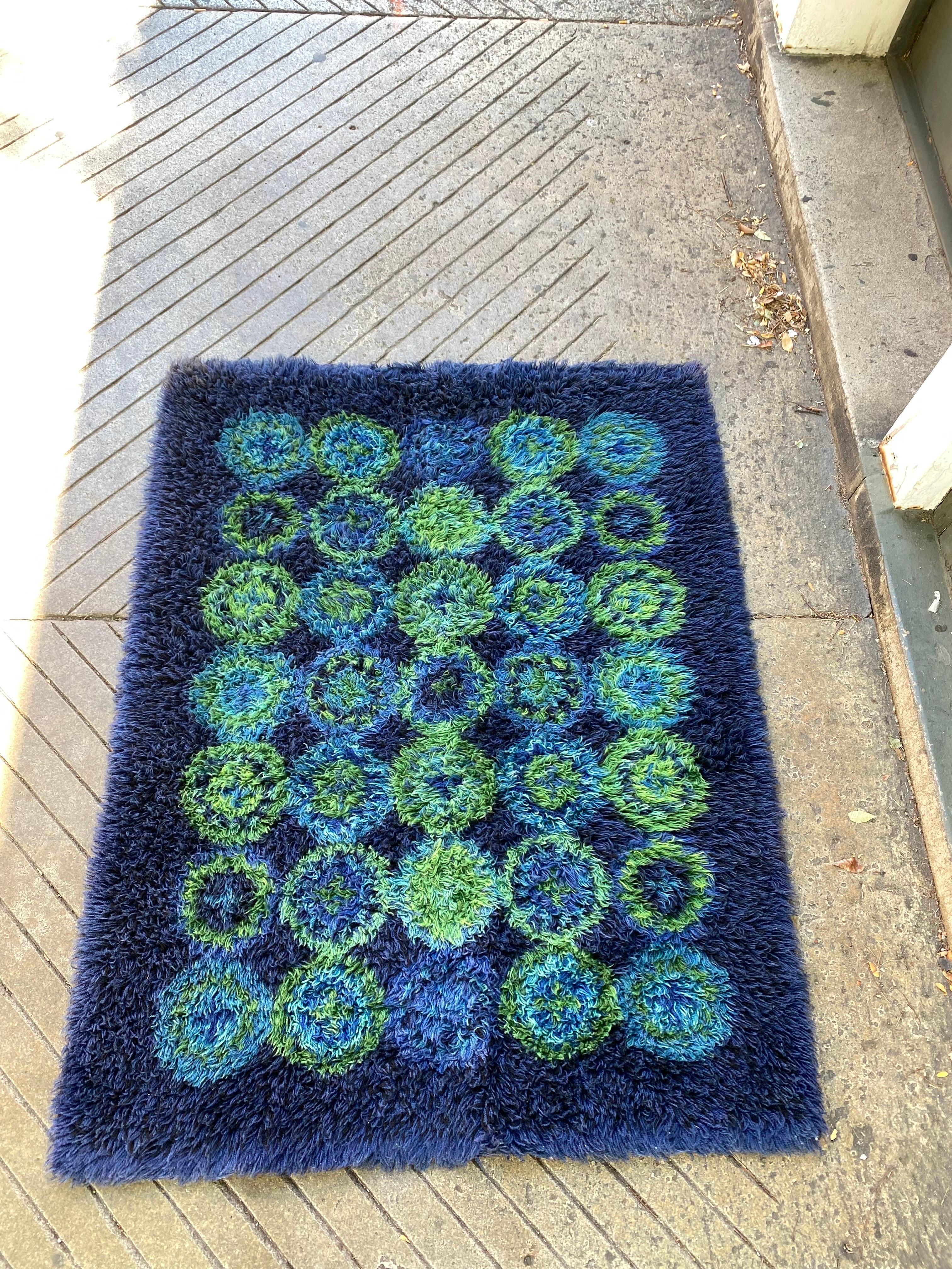 Rya Blue and Green Shag Rug In Good Condition For Sale In Philadelphia, PA