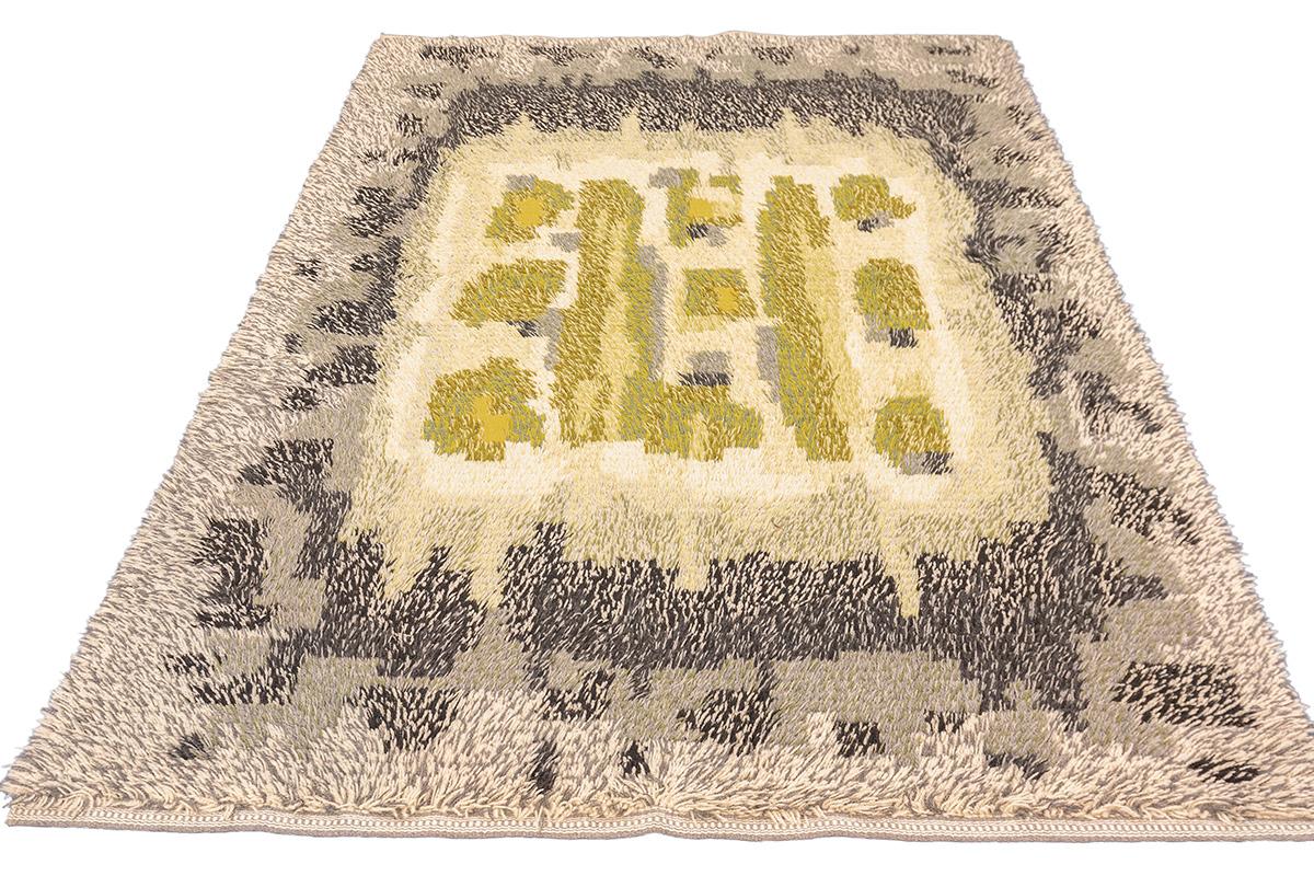 This Rya rug, measuring 199 × 142 cm, is a dynamic and textured piece of Scandinavian art, embodying the bold spirit of mid-century modern design. True to the Rya tradition, it features a luxuriously deep pile that adds warmth and tactile richness,