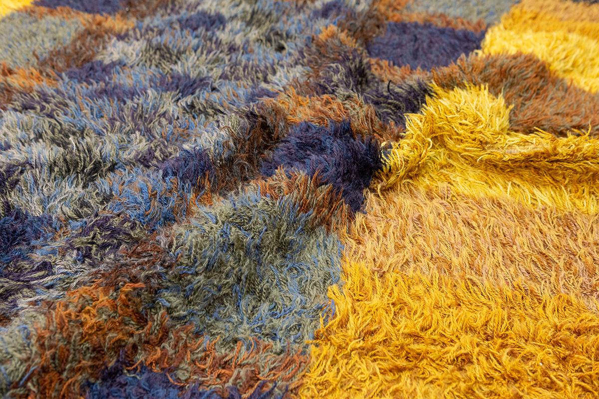 Rya Rug Abstract Design Mollaianrugs Collection In Good Condition For Sale In Ferrara, IT