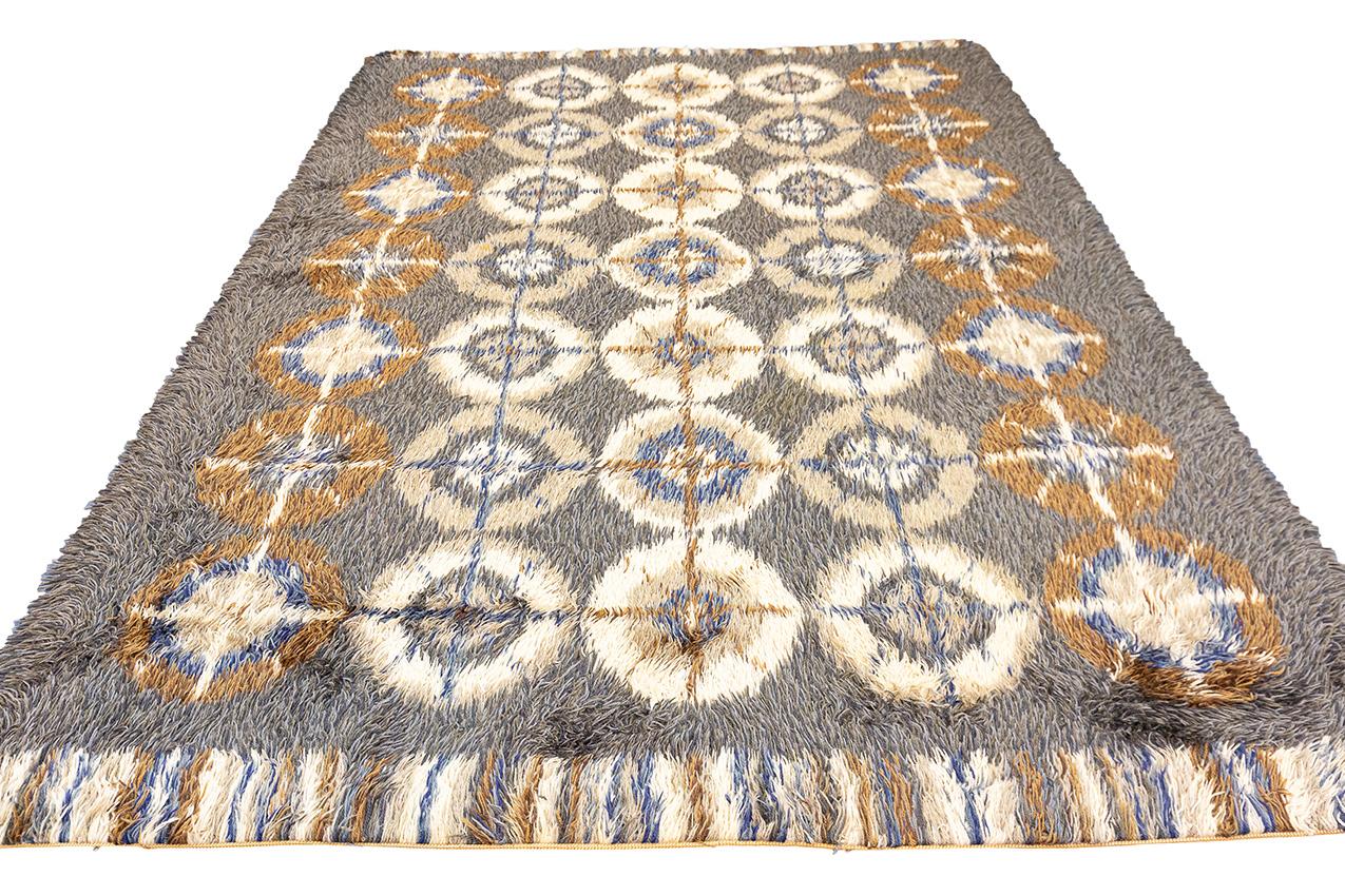 This is a truly special Rya Swedish rug, featuring an interesting brown background color and a captivating special circle design. This remarkable piece exemplifies the harmonious fusion of artistic ingenuity and cultural heritage, making it a truly