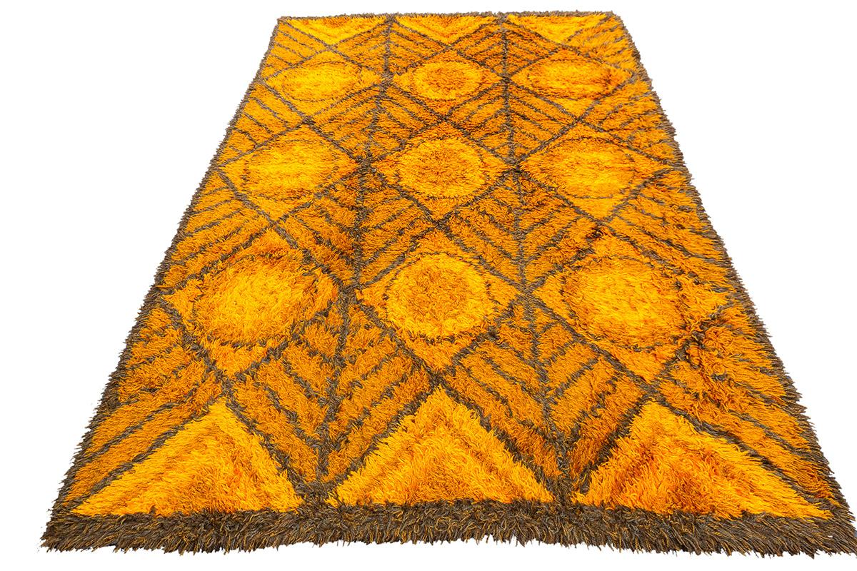Scandinavo moderno Tappeto Rya Marrone dorato in vendita